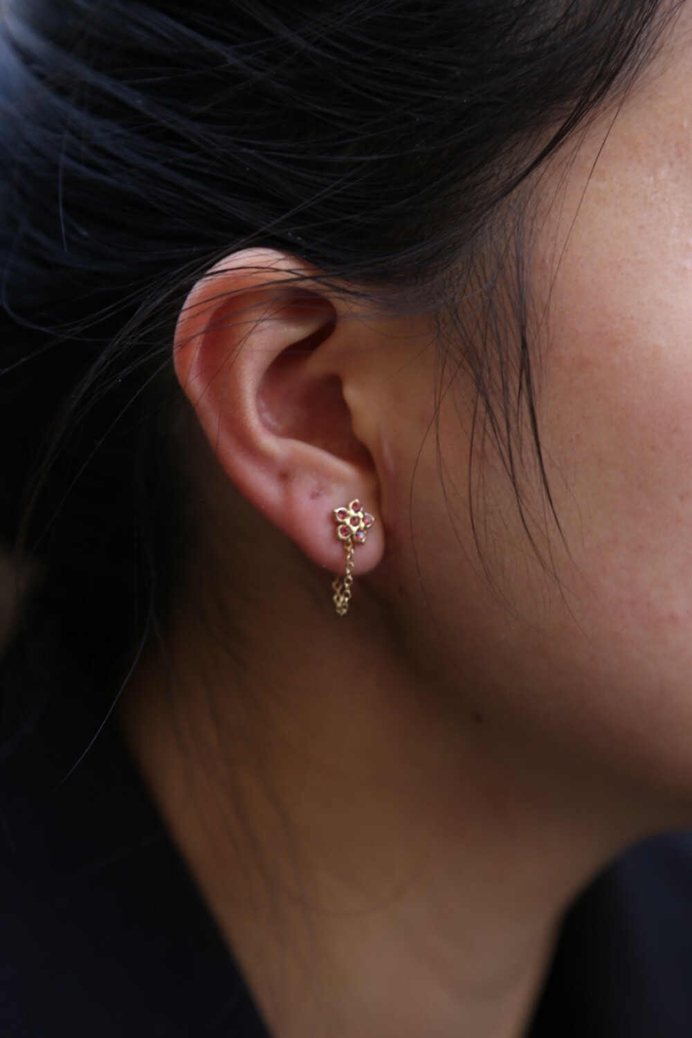Grossiste MAISON OKAMI - Boucles d’oreilles fleur et chaîne