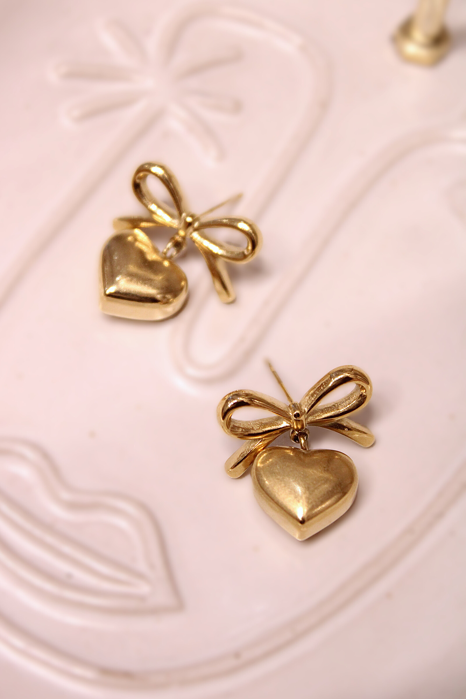 Wholesaler MAISON OKAMI - Bow and heart pendant earrings