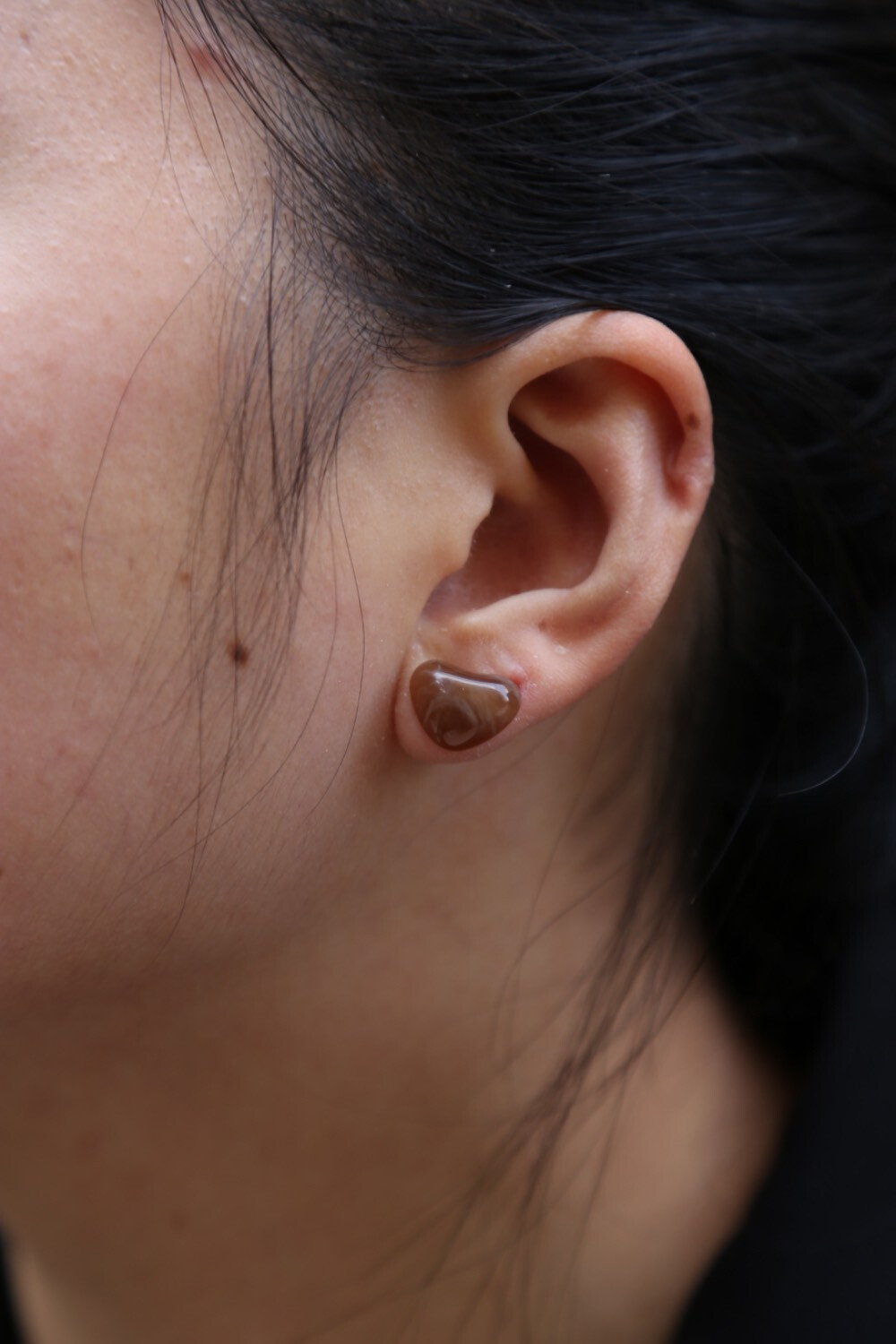 Grossiste MAISON OKAMI - Boucles d’oreilles cœur en pierre lisse