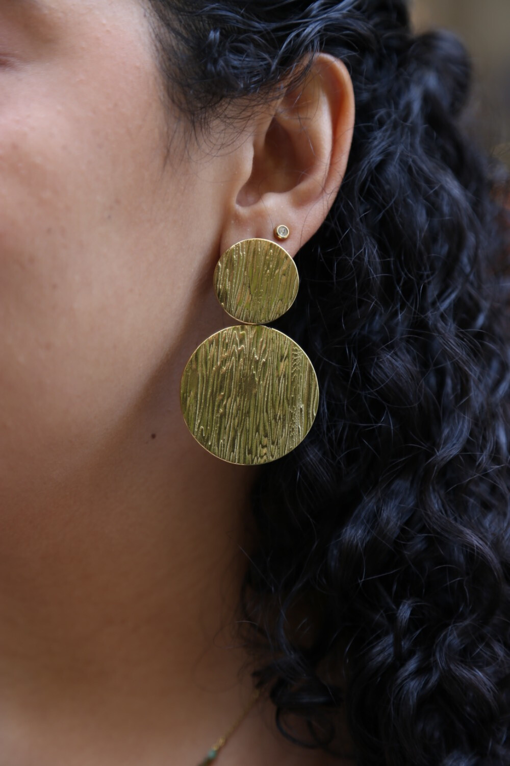 Grossiste MAISON OKAMI - Boucles d’oreilles géométriques texturées