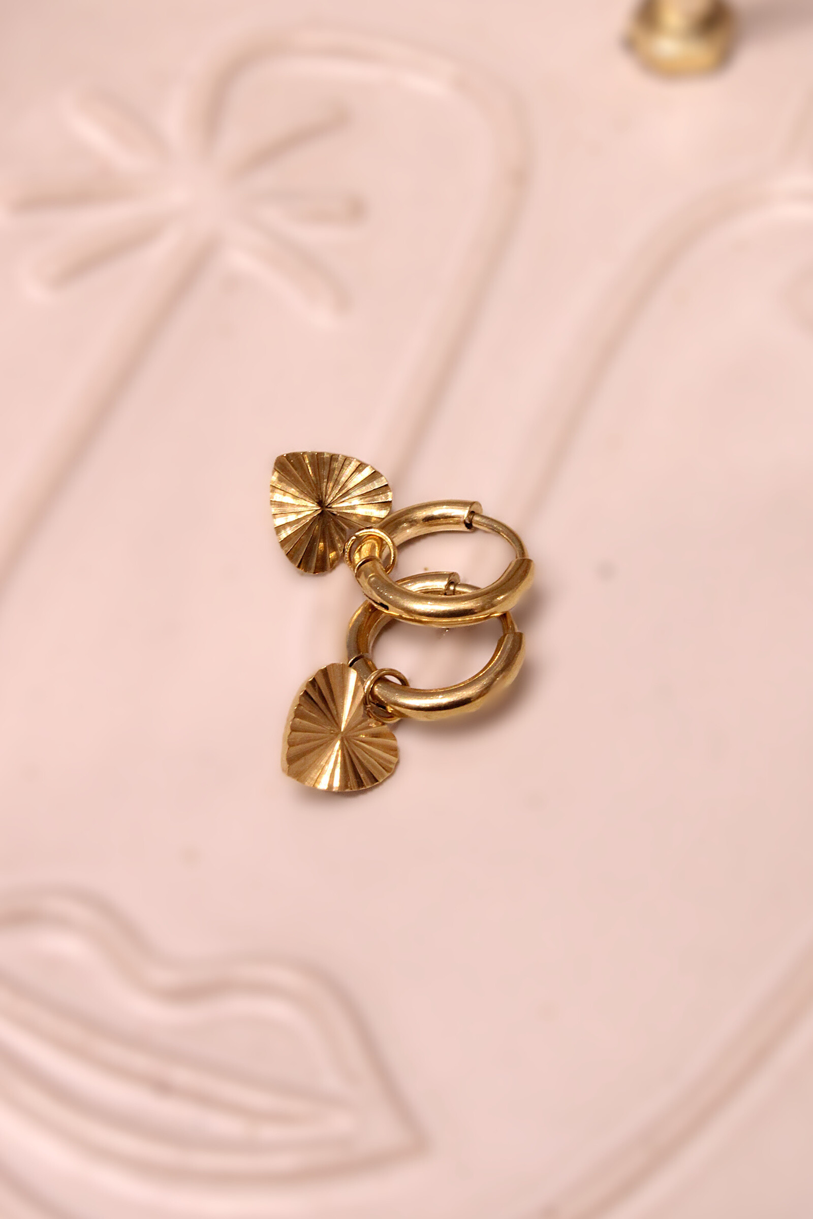 Grossiste MAISON OKAMI - Boucles d’oreilles cœur minimaliste