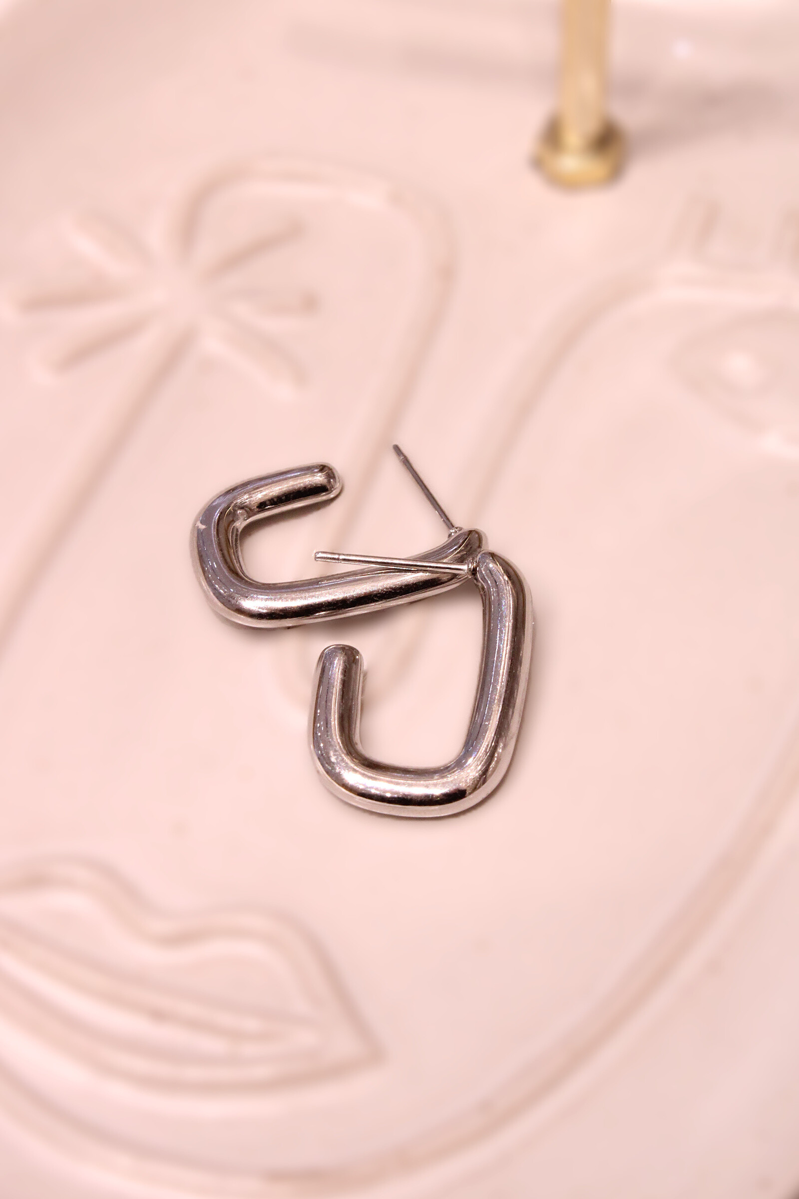 Grossiste MAISON OKAMI - Boucles d’oreilles ovales minimalistes