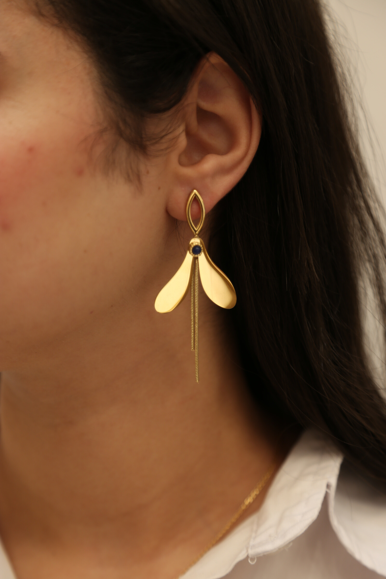 Wholesaler MAISON OKAMI - Elegant dangling earrings with refined details