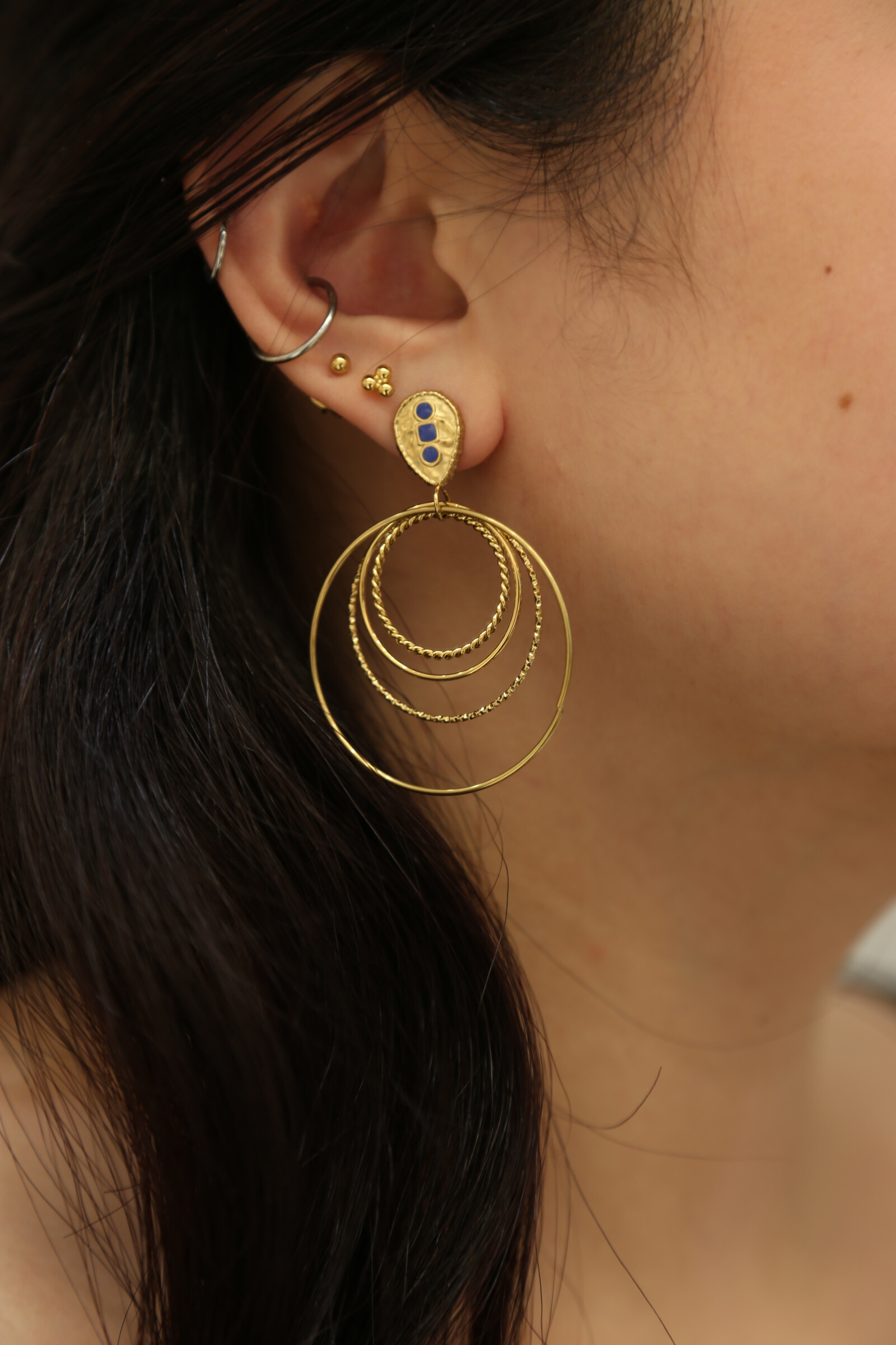 Wholesaler MAISON OKAMI - Elegant dangling earrings with refined details