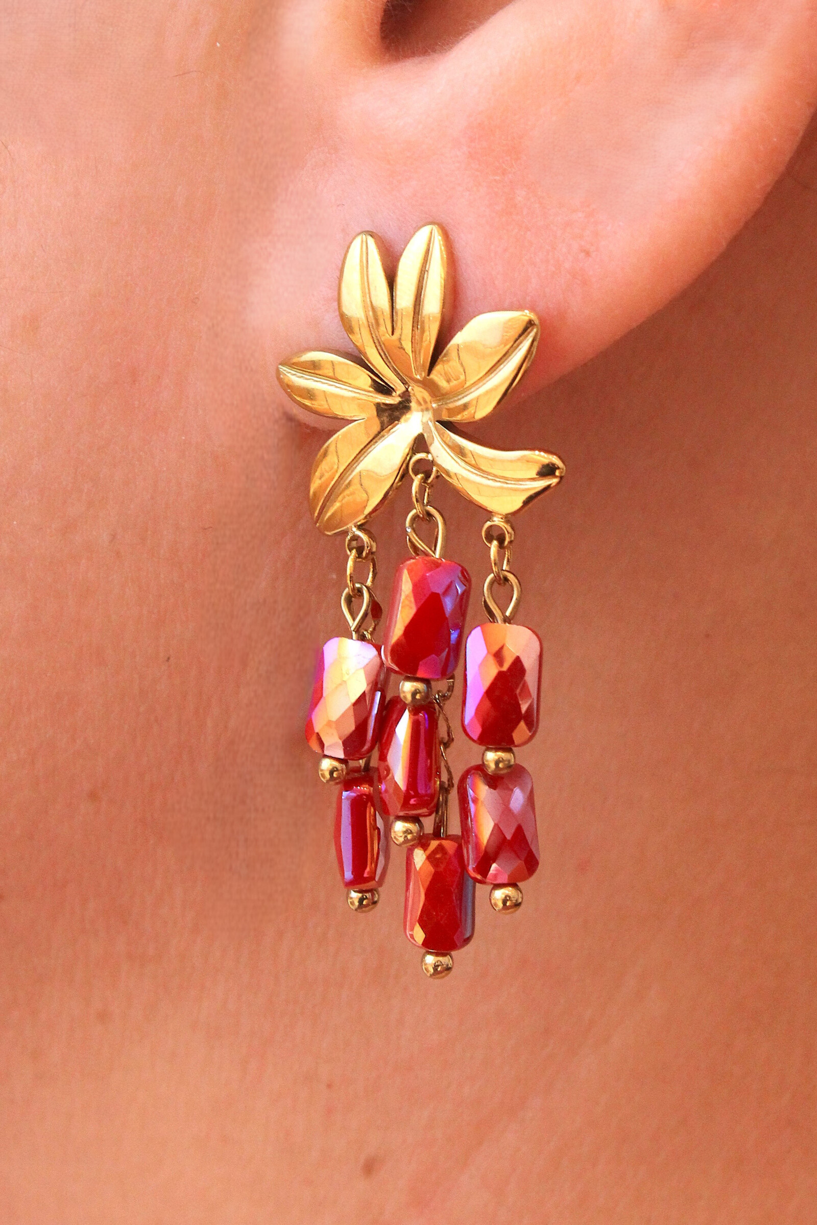 Wholesaler MAISON OKAMI - Elegant dangling earrings with refined details