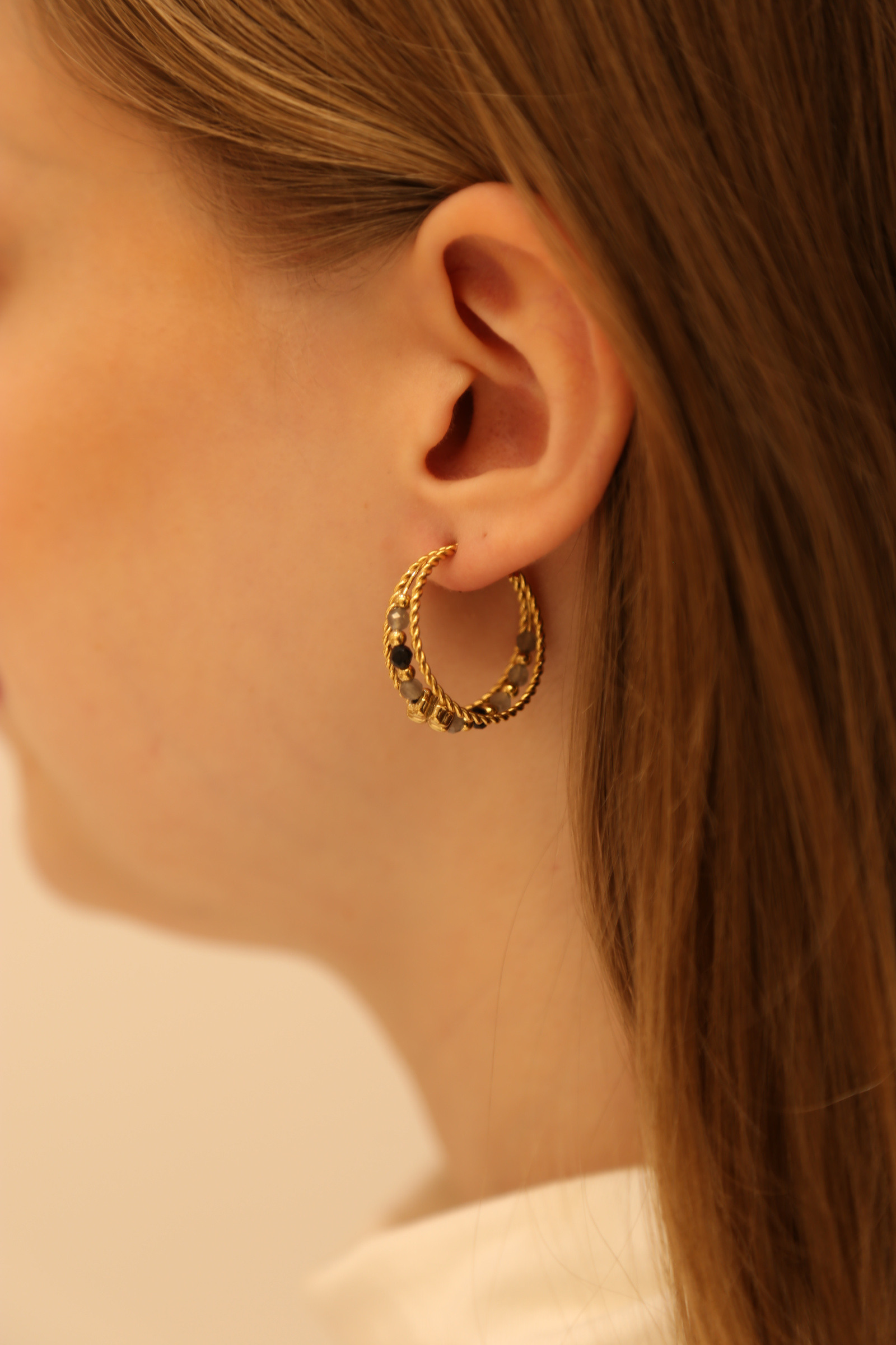 Wholesaler MAISON OKAMI - Elegant dangling earrings with refined details
