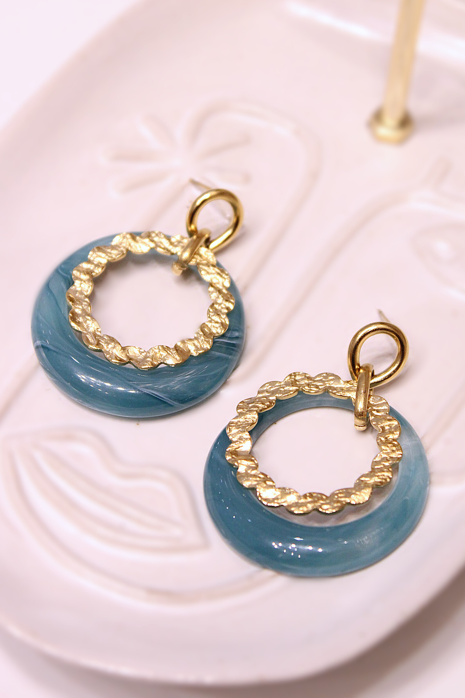 Wholesaler MAISON OKAMI - Circled earrings in marbled resin and stainless steel