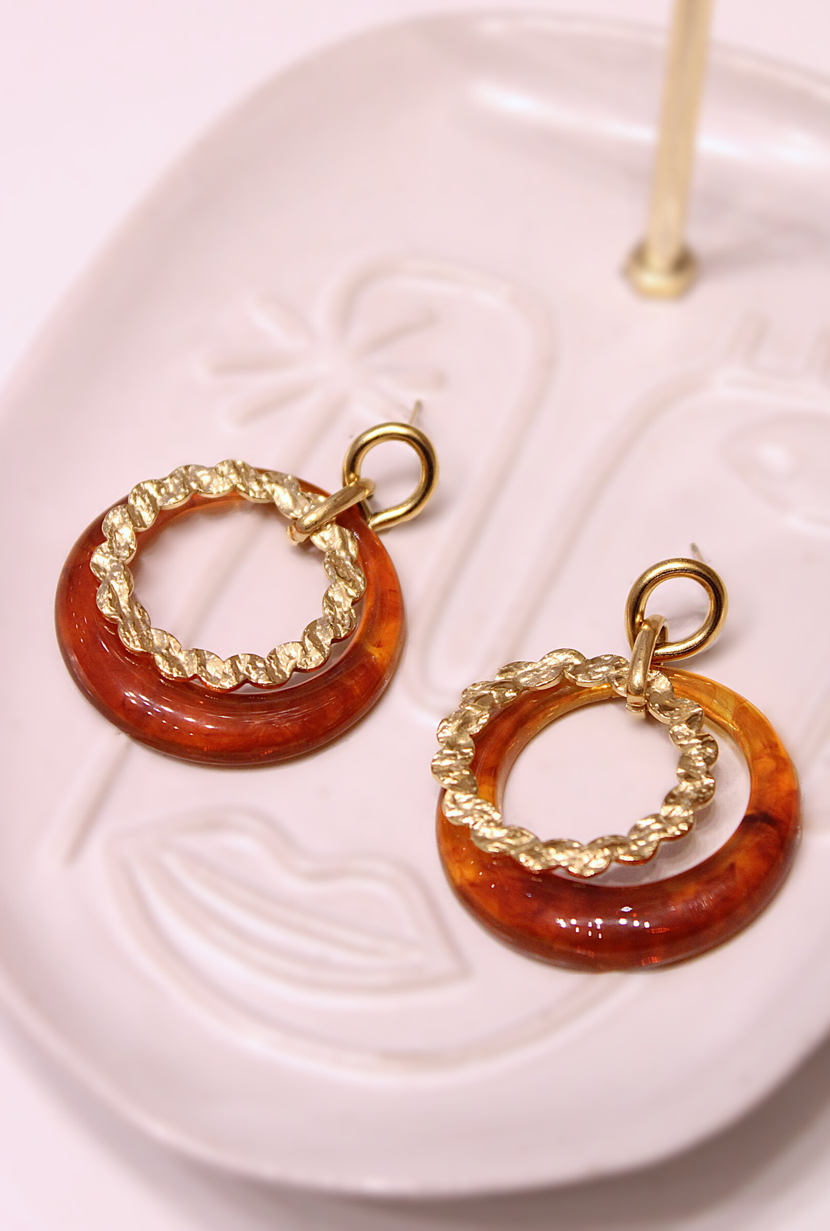 Wholesaler MAISON OKAMI - Circled earrings in marbled resin and stainless steel