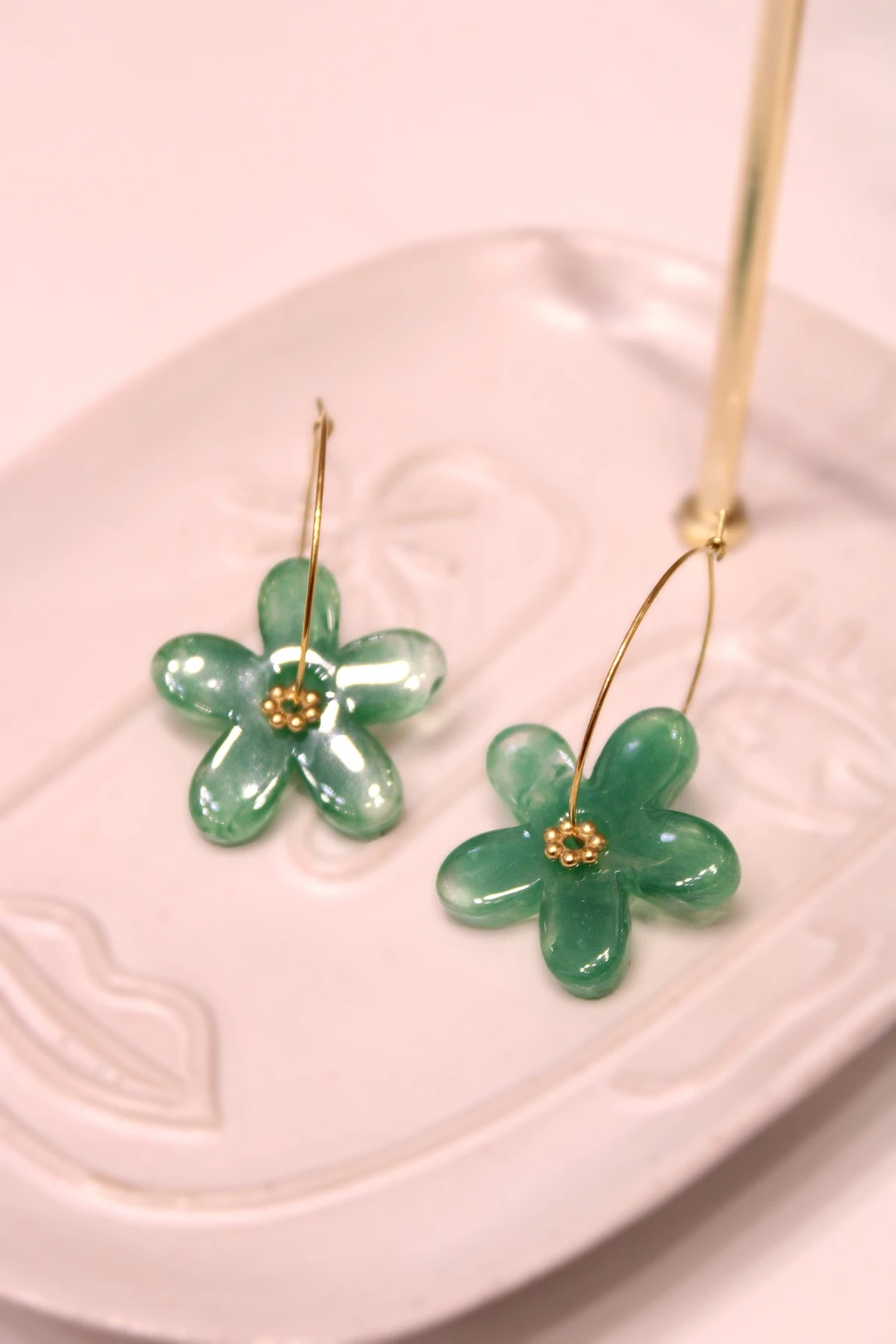 Grossiste MAISON OKAMI - Boucles florales en résine