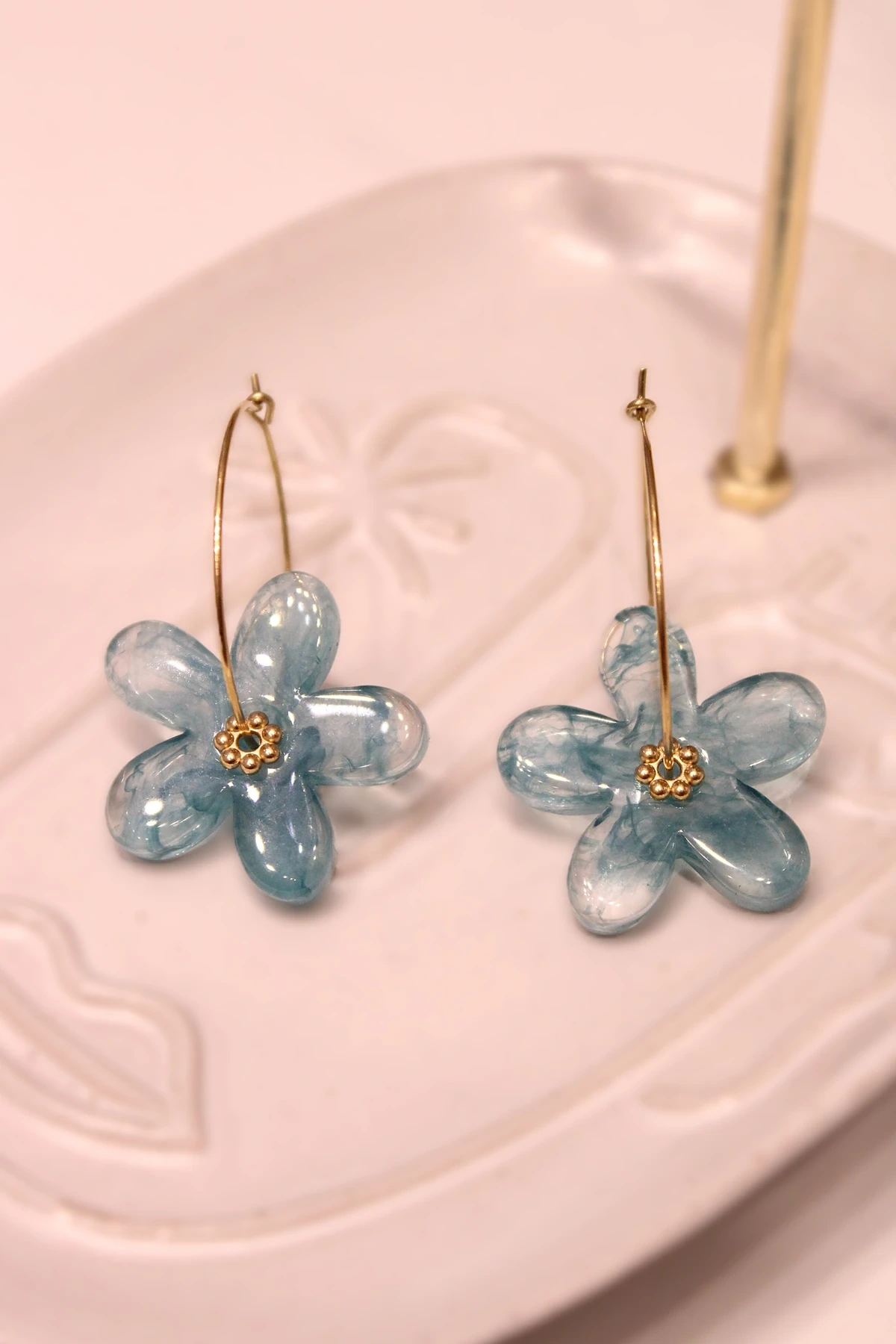 Grossiste MAISON OKAMI - Boucles florales en résine