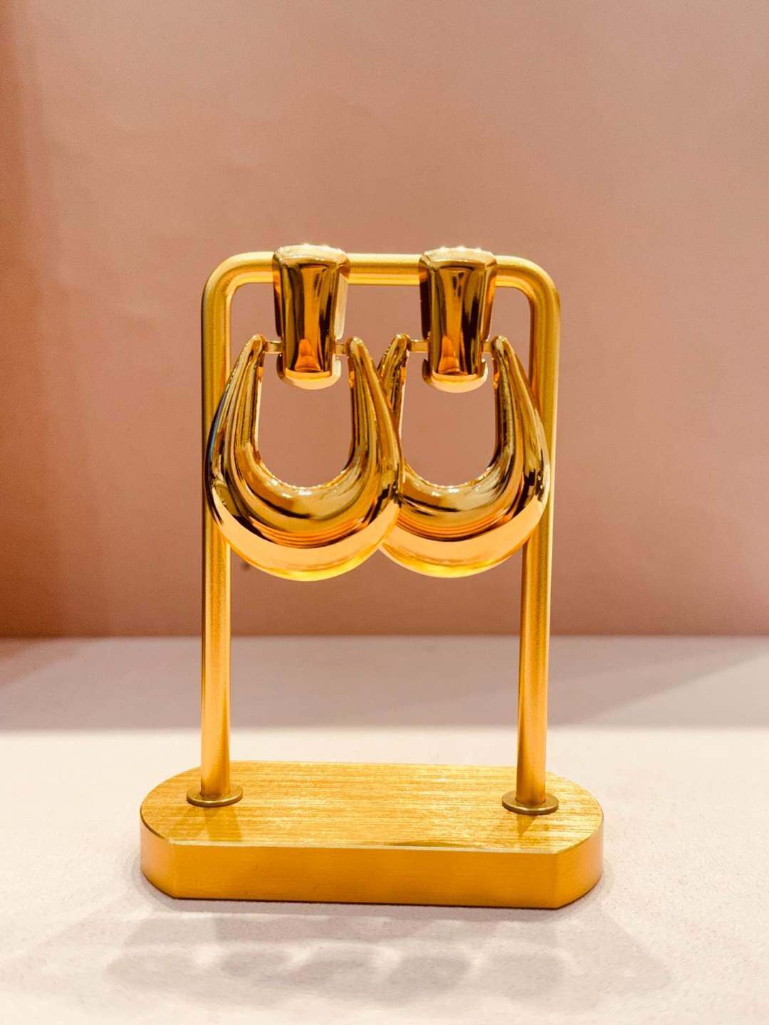 Grossiste MAISON OKAMI - Boucles d'oreilles en acier inoxydable, design moderne et élégant