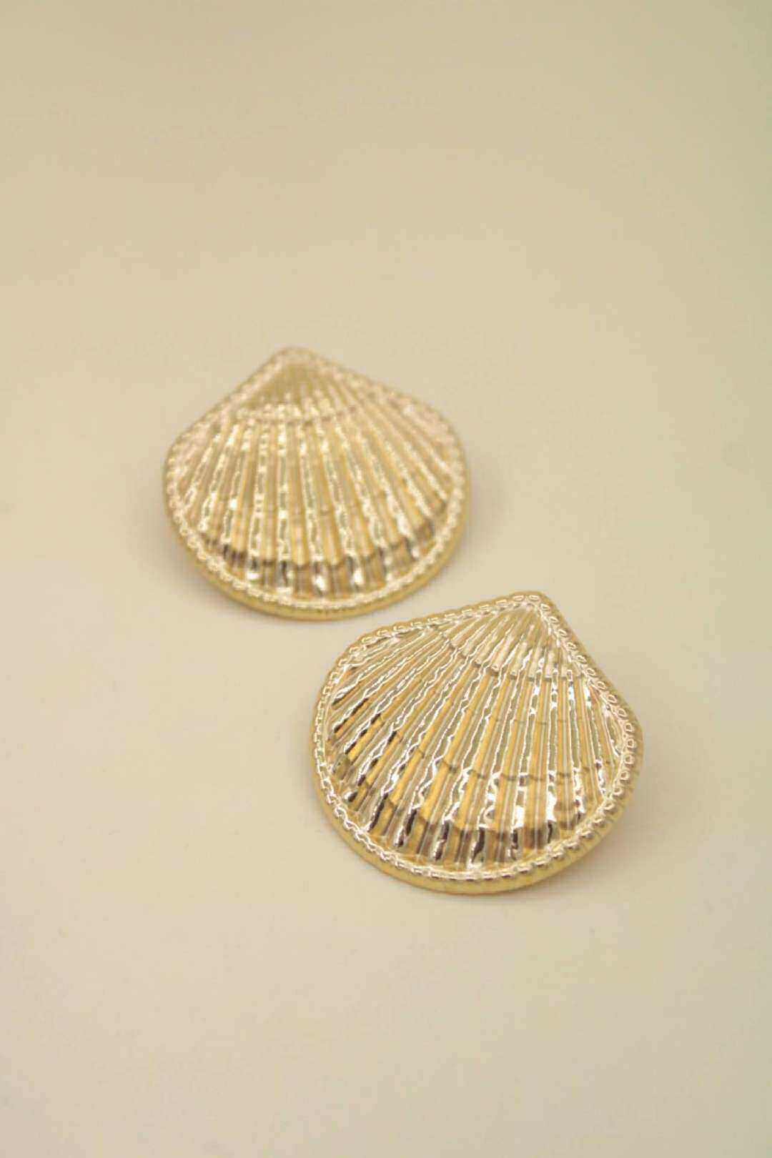 Grossiste MAISON OKAMI - Boucles d'oreilles en acier inoxydable en forme de coquillage