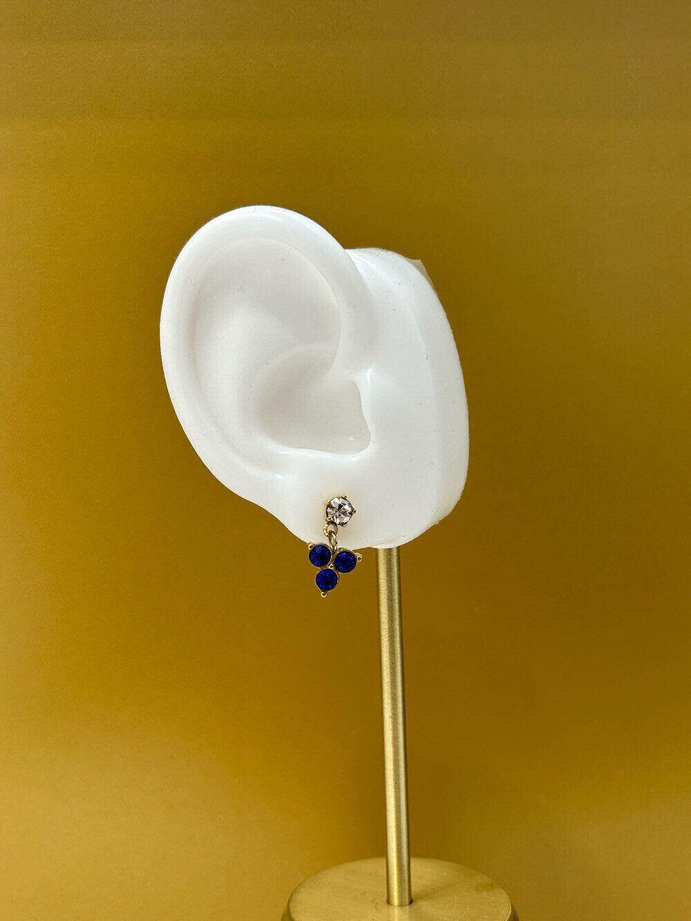 Grossiste MAISON OKAMI - Boucles d’oreilles pendantes ornées de trio de pierres en zirconium