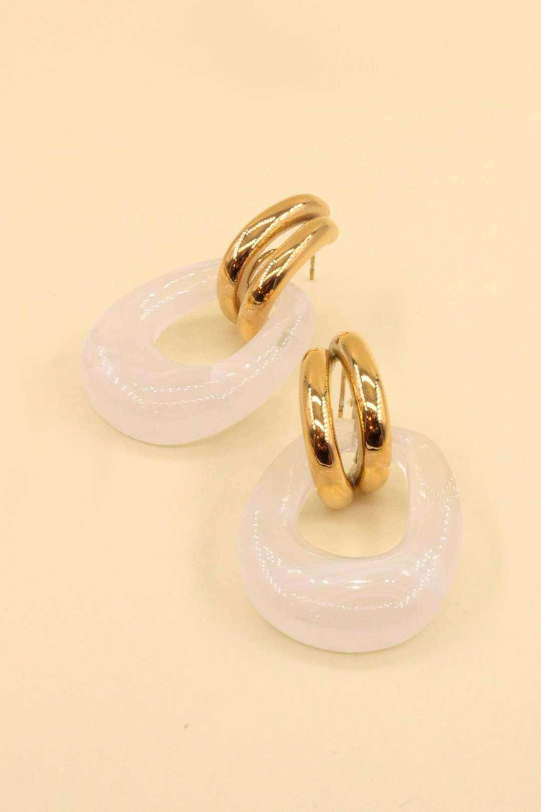 Grossiste MAISON OKAMI - Boucles d'oreilles pendantes en résine