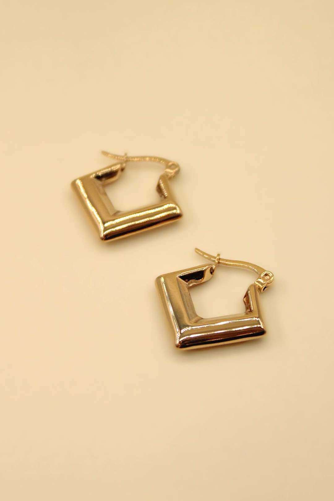 Grossiste MAISON OKAMI - Boucles d'oreilles carrées en acier inoxydable