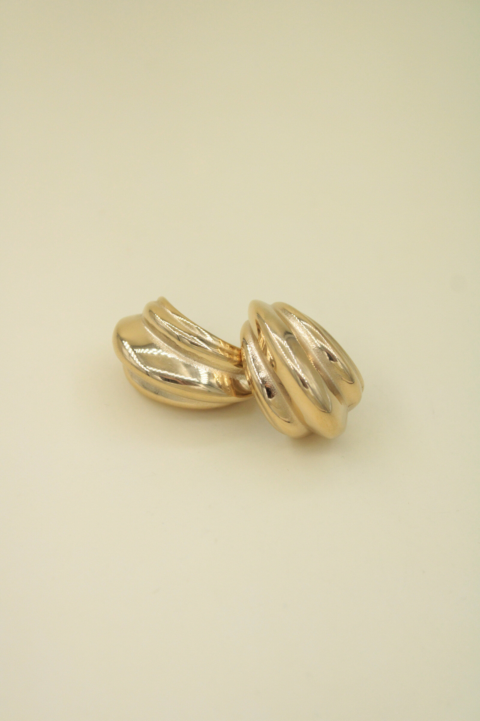 Wholesaler MAISON OKAMI - Stainless steel earring with a wavy design