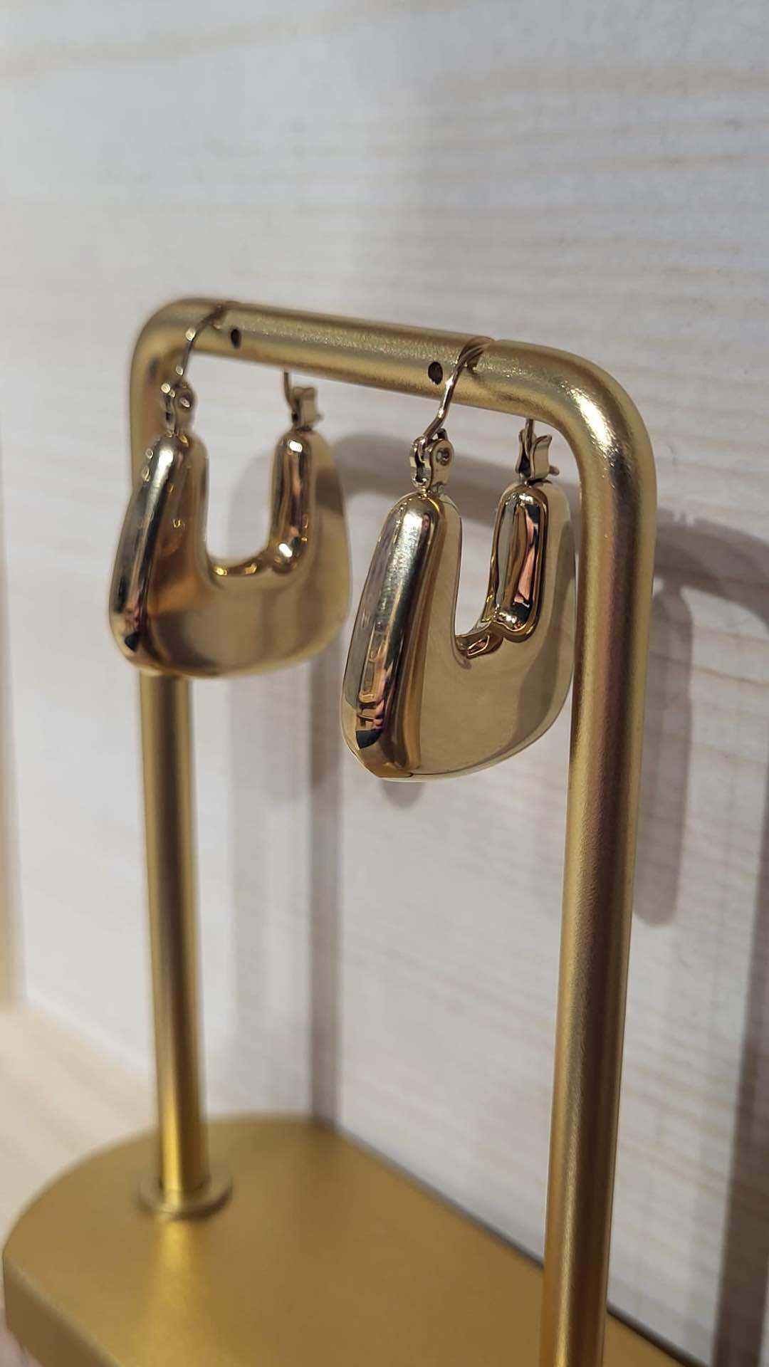 Wholesaler MAISON OKAMI - Stainless steel earrings with a modern design