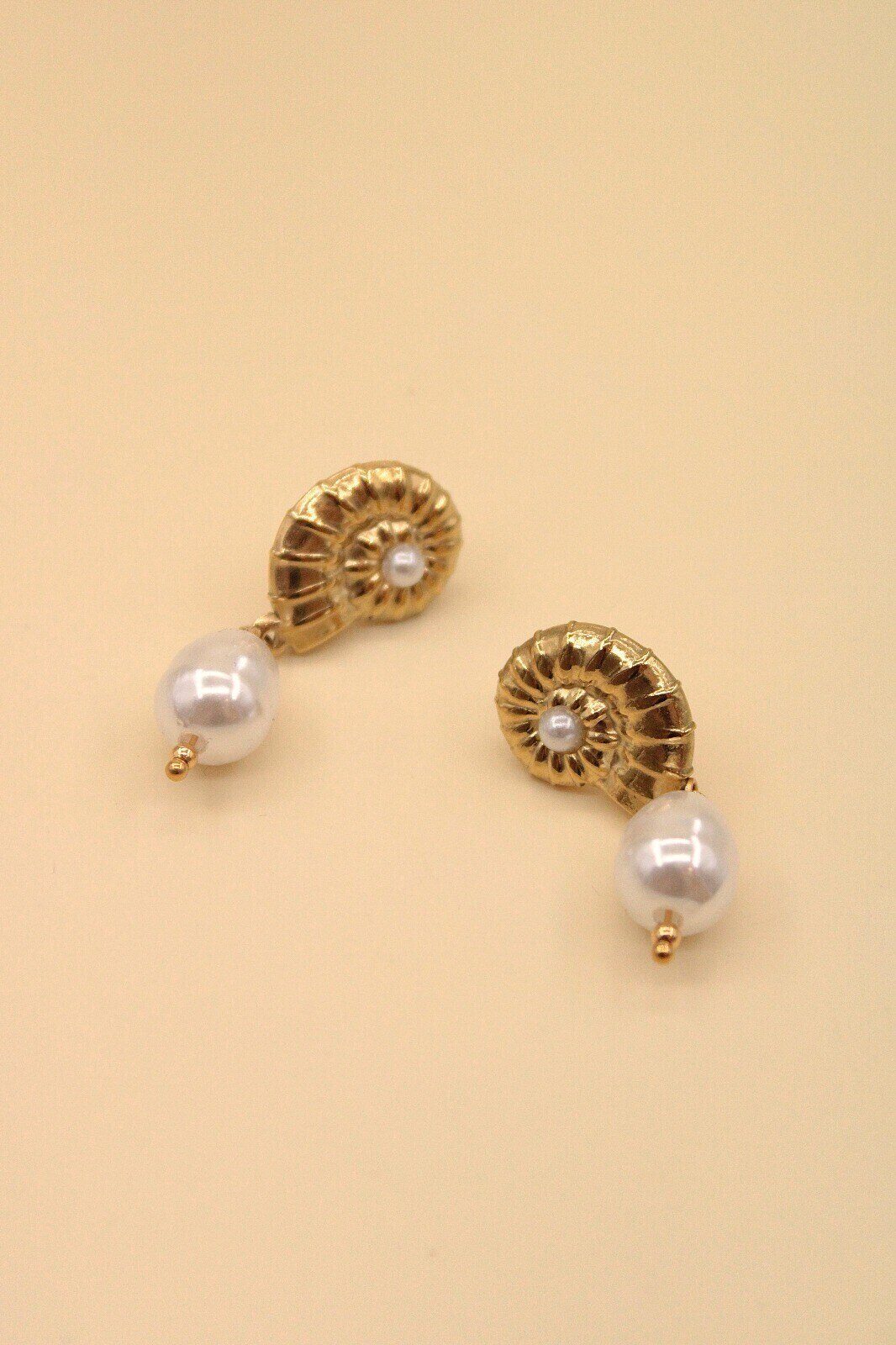 Wholesaler MAISON OKAMI - Shell earrings with pearls