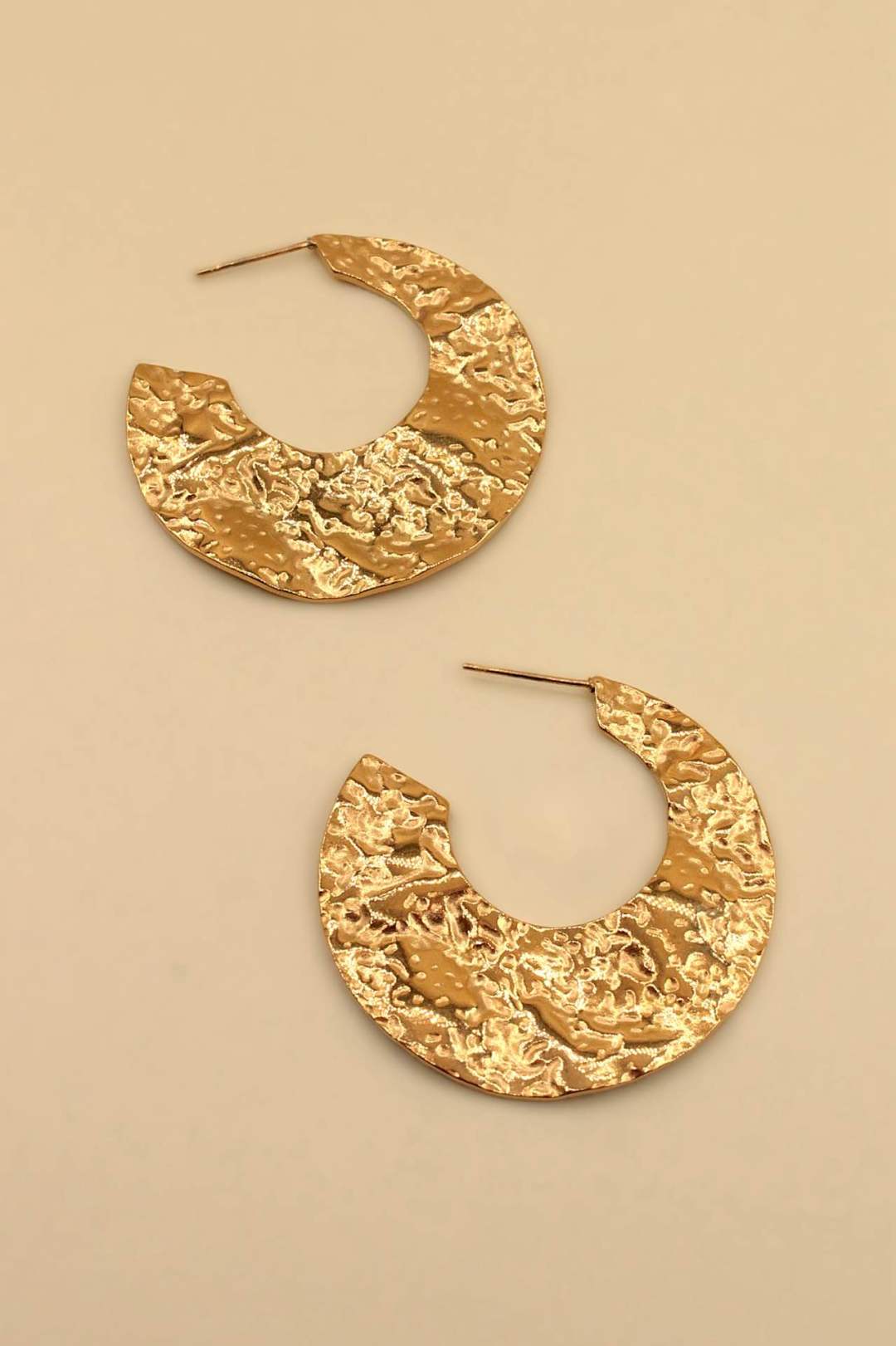 Wholesaler MAISON OKAMI - Hammered hoop earrings Wholesaler MAISON OKAMI - Hammered hoop earrings