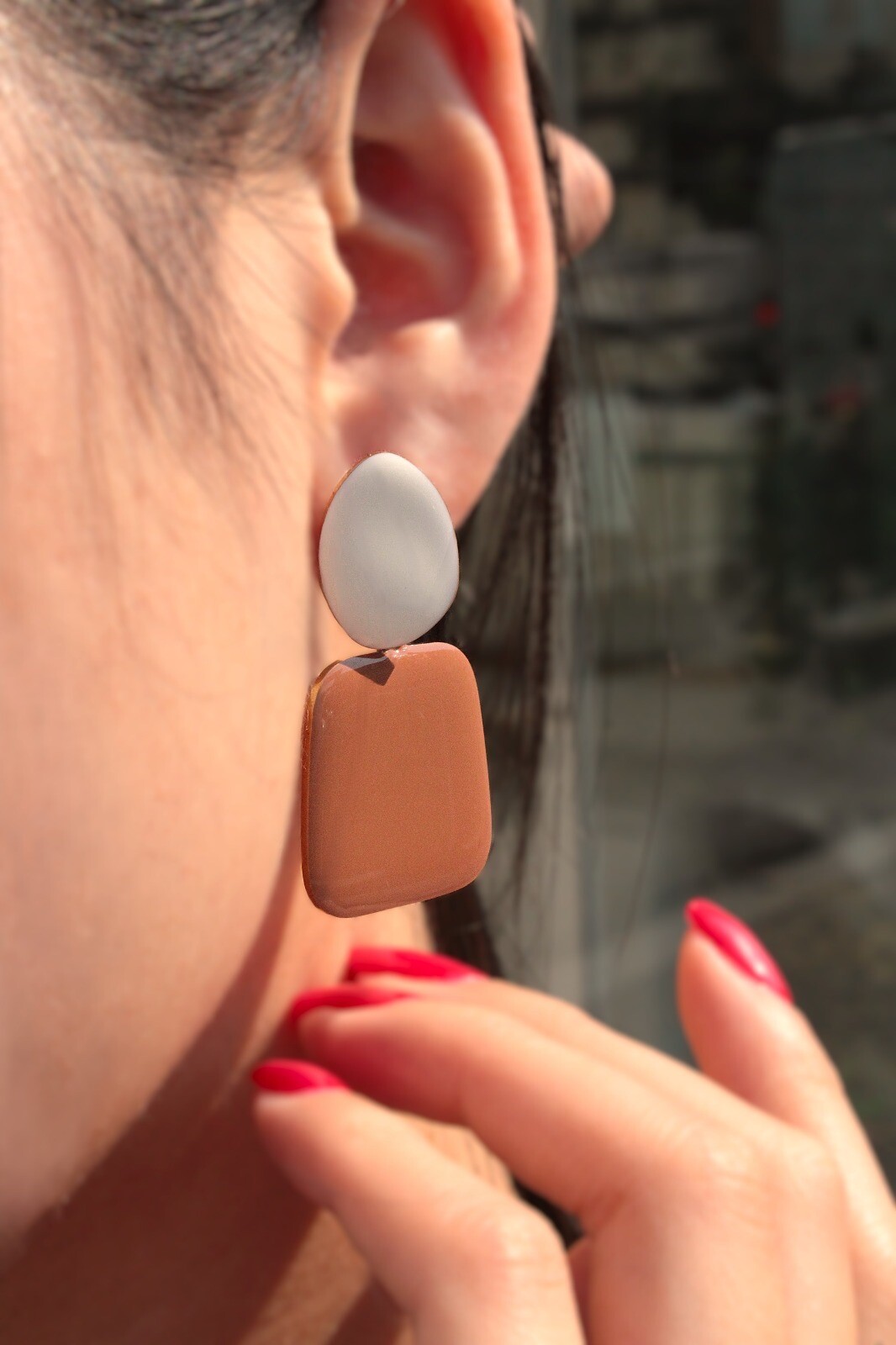 Grossiste MAISON OKAMI - Boucle d'oreille en forme géométrique avec motif original