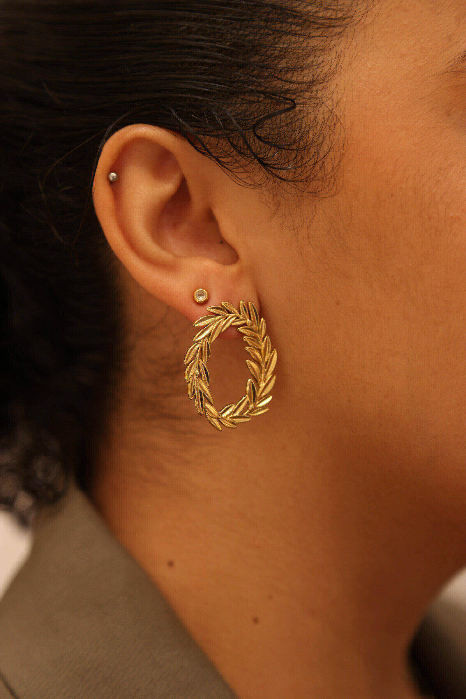Grossiste MAISON OKAMI - Boucles d'oreilles cercles feuilles acier Inoxydable