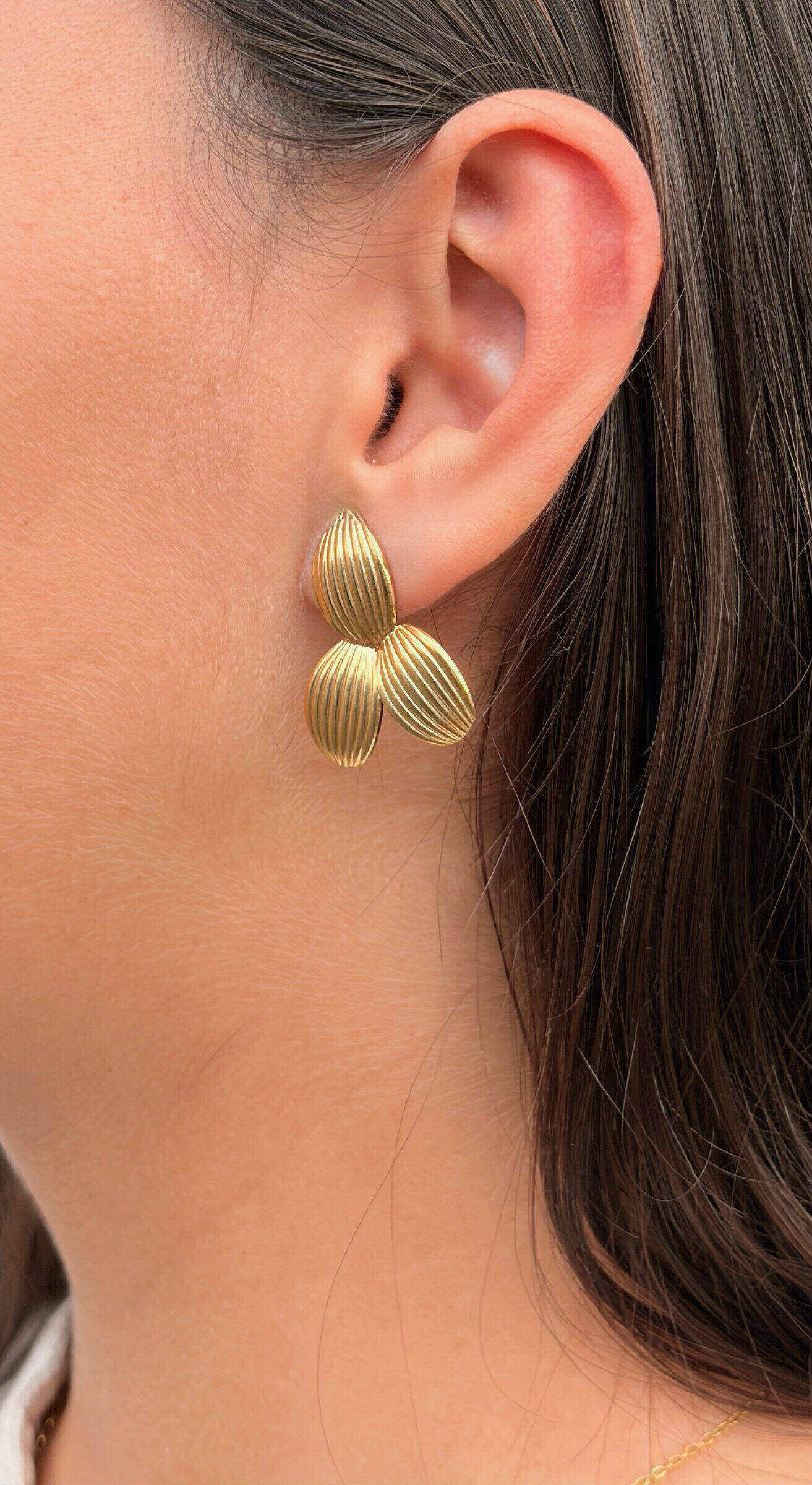 Wholesaler MAISON OKAMI - Stainless steel earring with wavy pattern