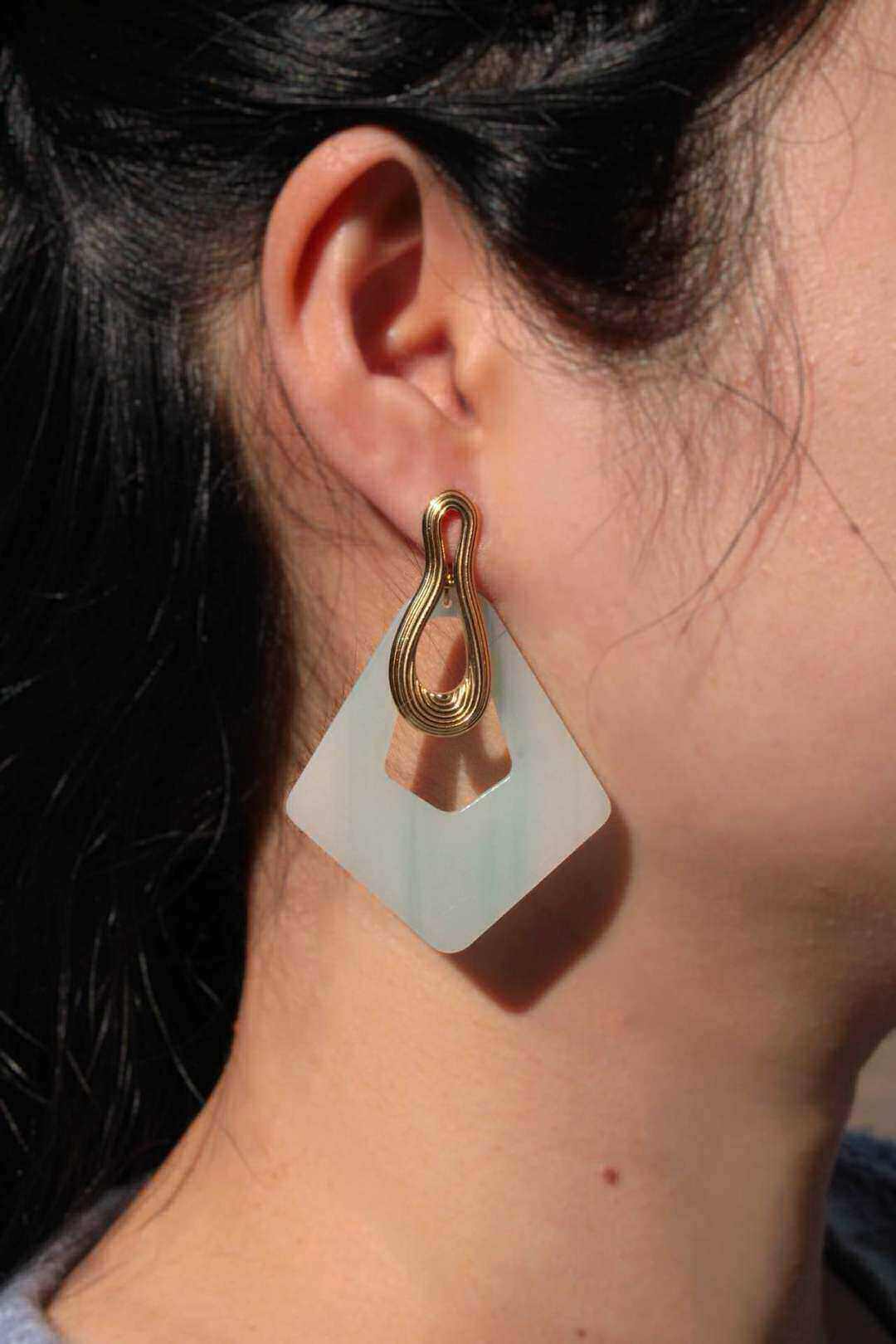Wholesaler MAISON OKAMI - Diamond-shaped earrings with natural stones