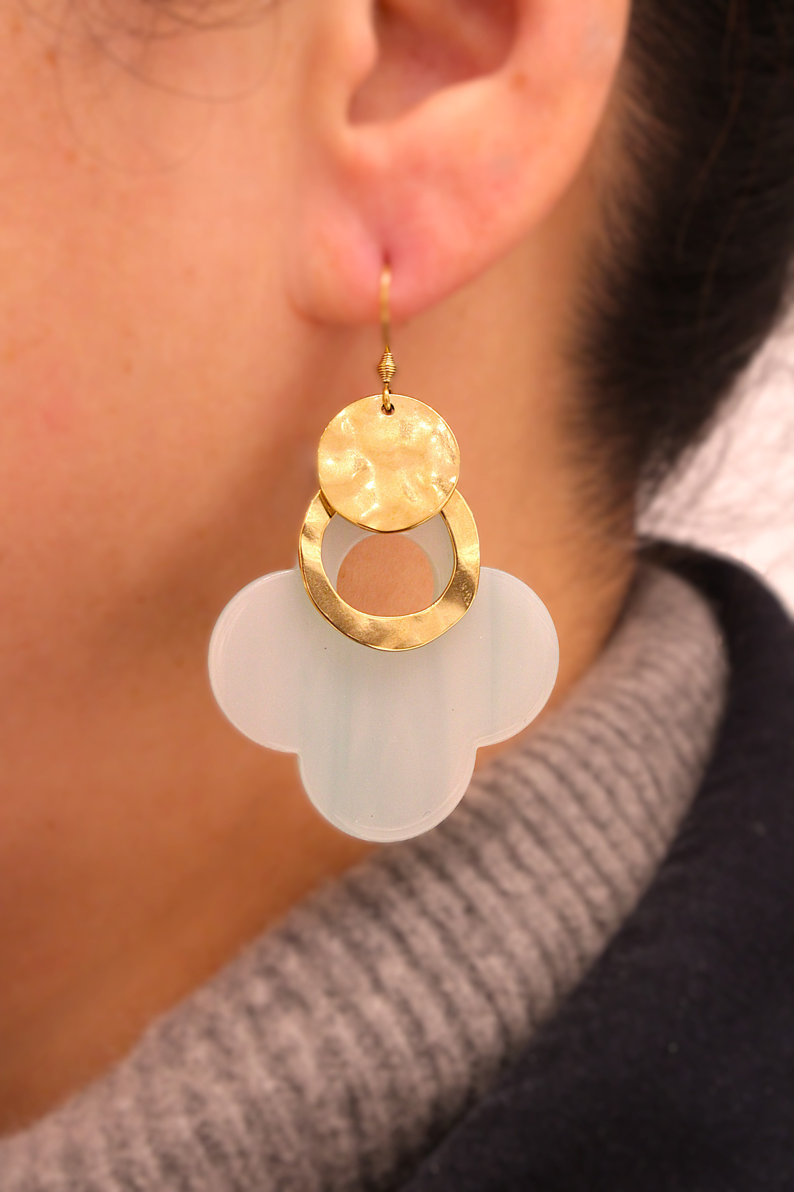 Wholesaler MAISON OKAMI - Resin and stainless steel dangling earrings.