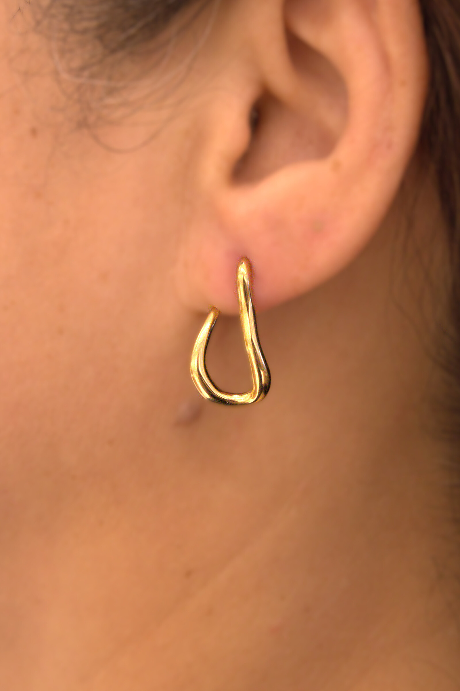 Wholesaler MAISON OKAMI - Minimalist twisted drop earrings