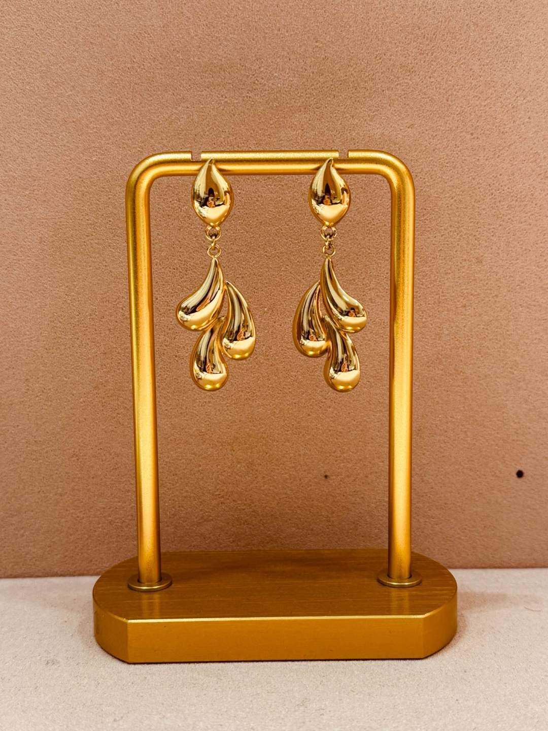 Grossiste MAISON OKAMI - Boucle d'oreille en acier inoxydable au design goutte d'eau