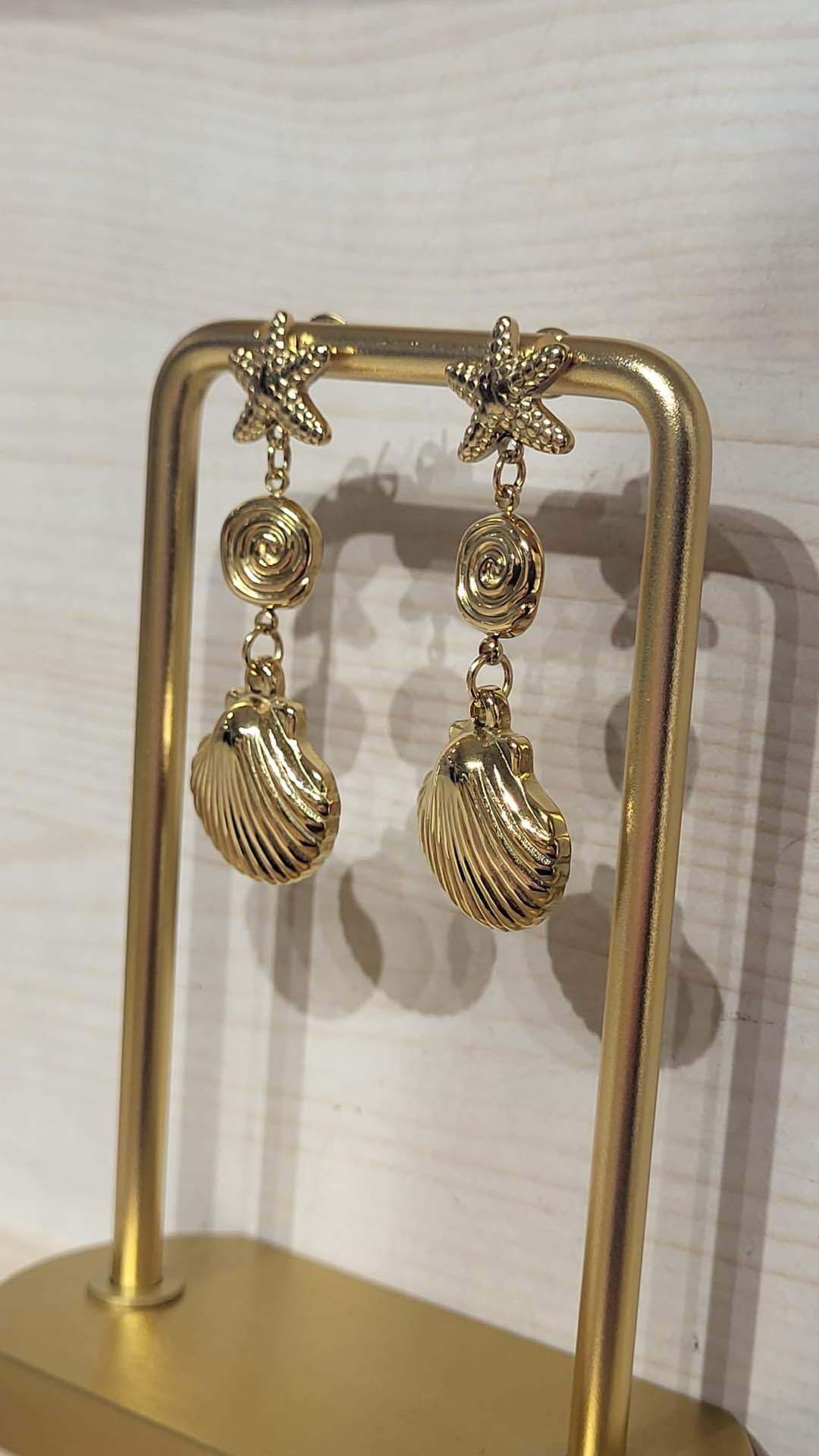 Wholesaler MAISON OKAMI - Stainless steel earrings shaped like a seashell and starfish