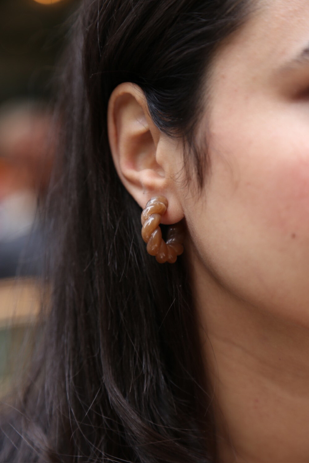 Grossiste MAISON OKAMI - Boucles d’oreilles torsadées en résine