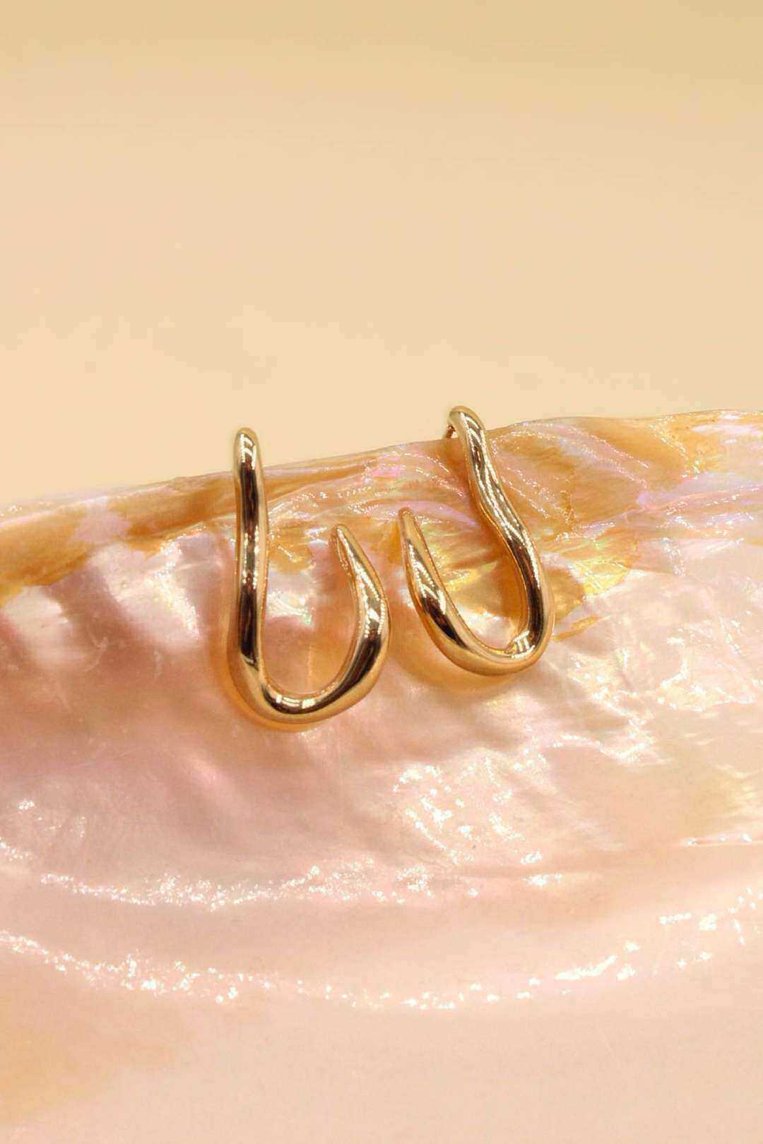 Grossiste MAISON OKAMI - Boucle d'oreille acier inoxydable forme torsadée