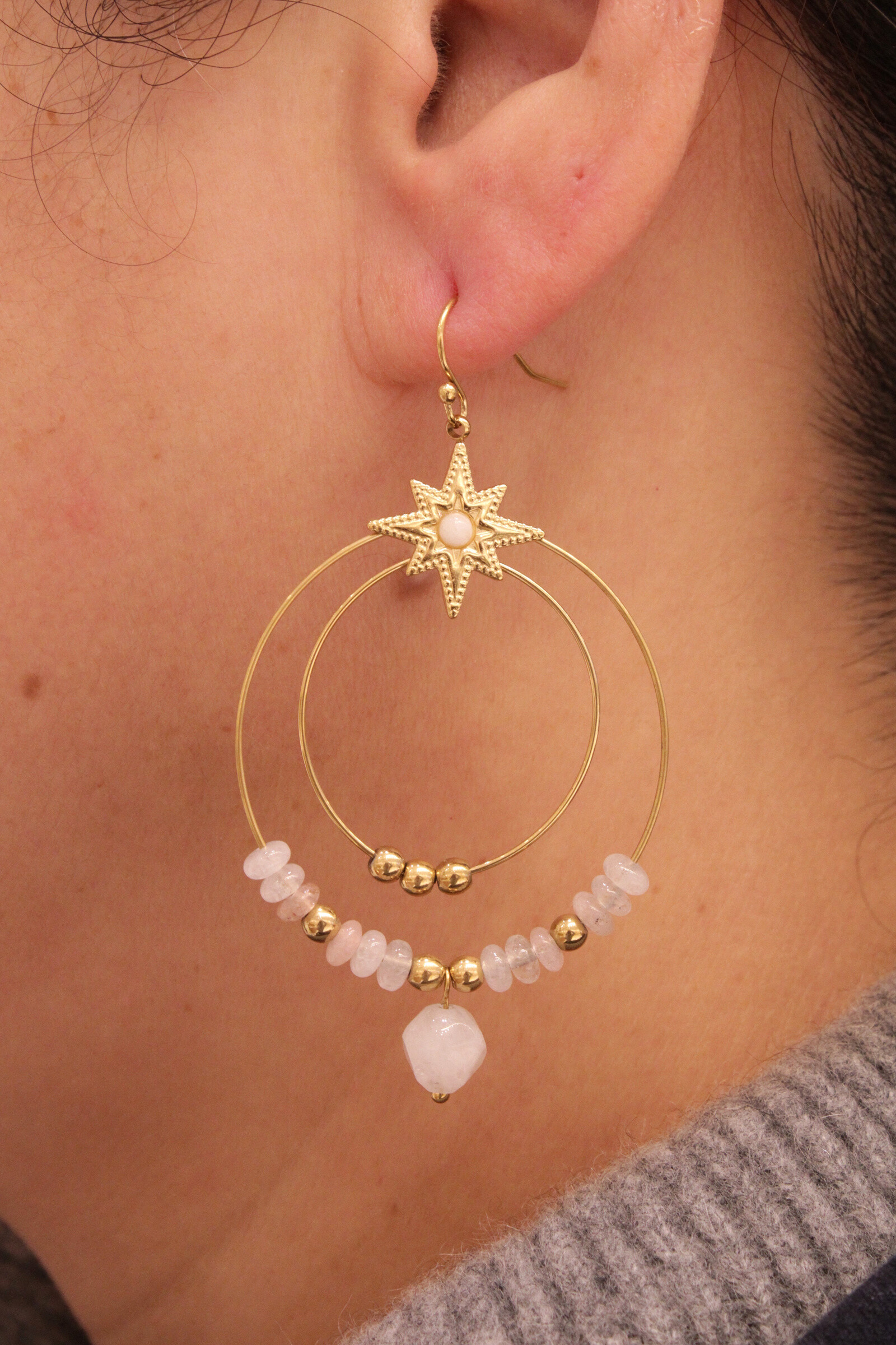 Grossiste MAISON OKAMI - Boucles d’oreilles pendantes étoilées avec perles et anneaux
