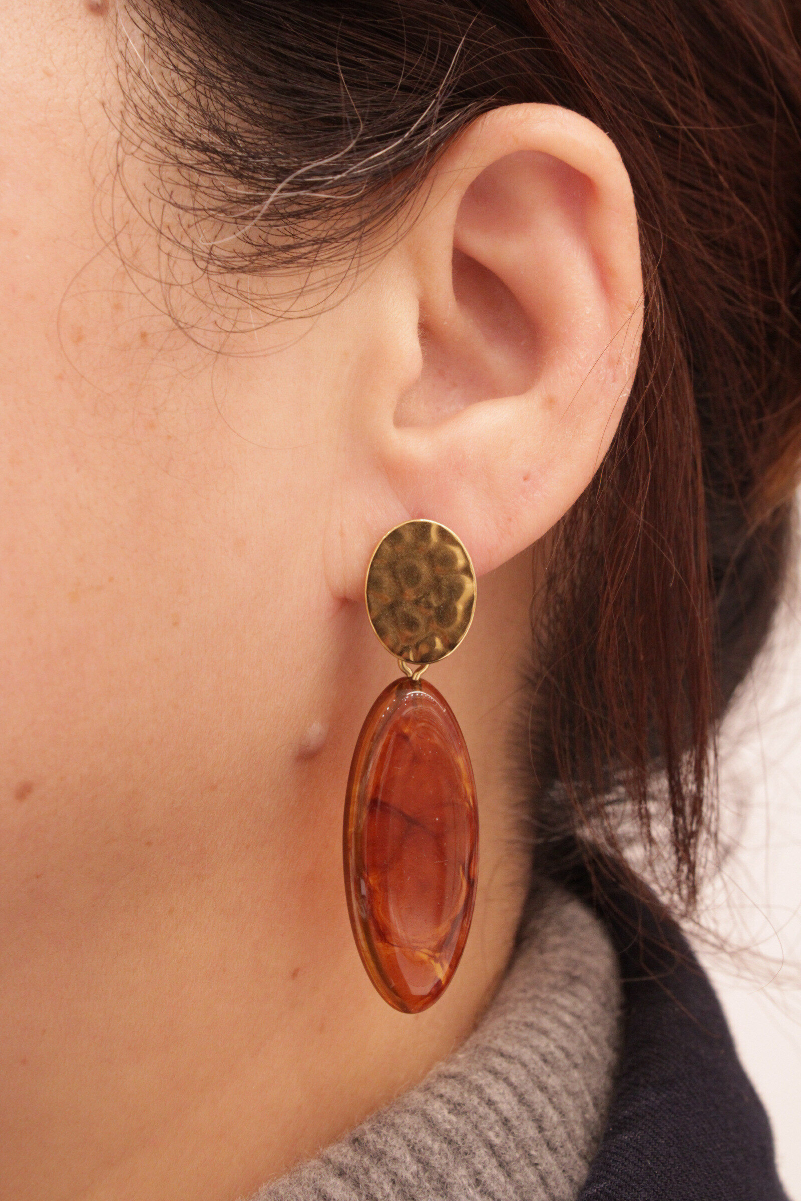 Wholesaler MAISON OKAMI - Dangling earrings in oval resin and stainless steel.