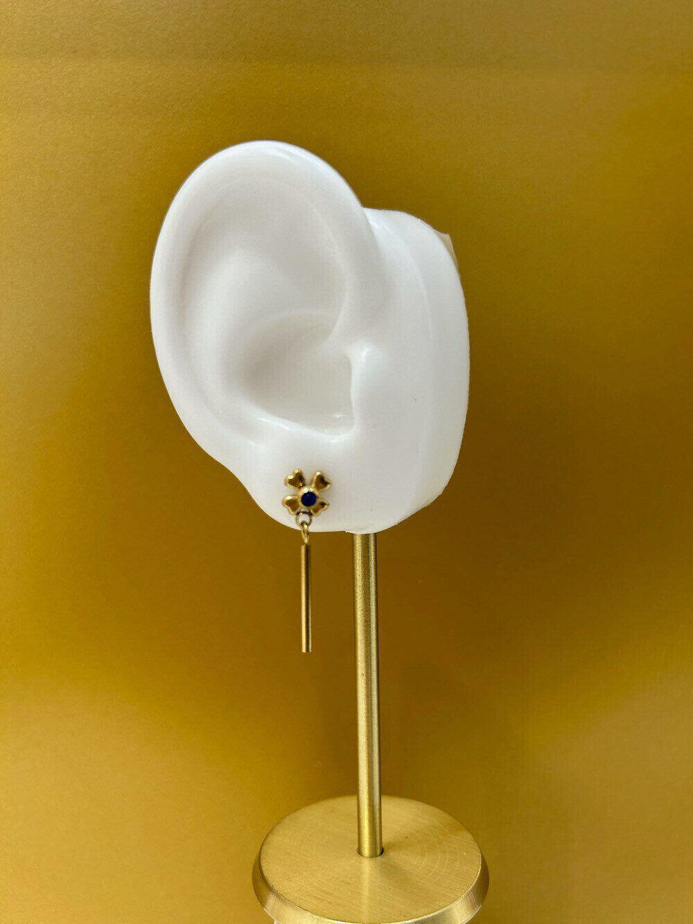 Grossiste MAISON OKAMI - Boucles d’oreilles fleuries avec pendentif élégant