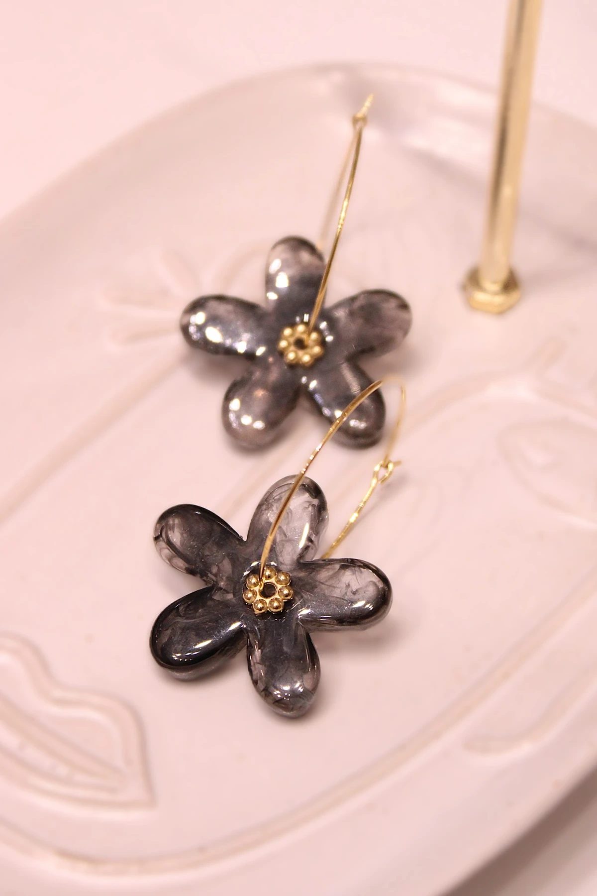 Wholesaler MAISON OKAMI - Floral resin loops