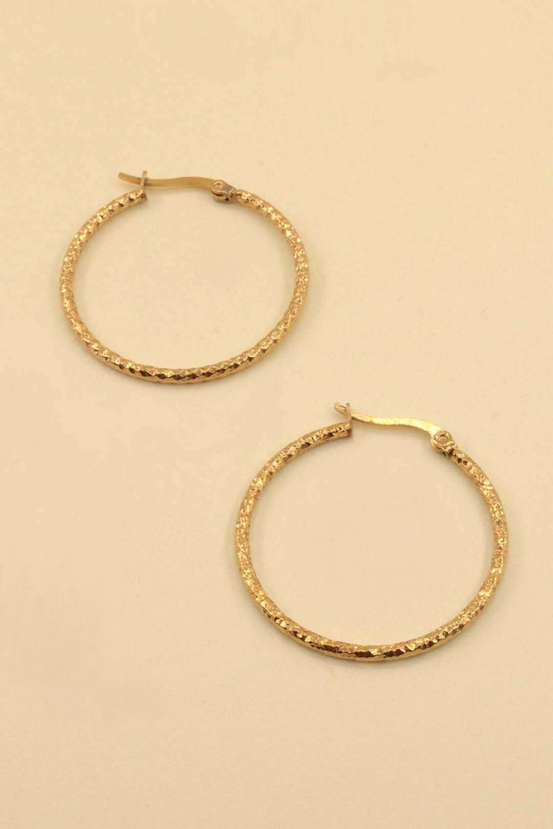 Grossiste MAISON OKAMI - Boucles d'oreilles créoles martelées en acier inoxydable