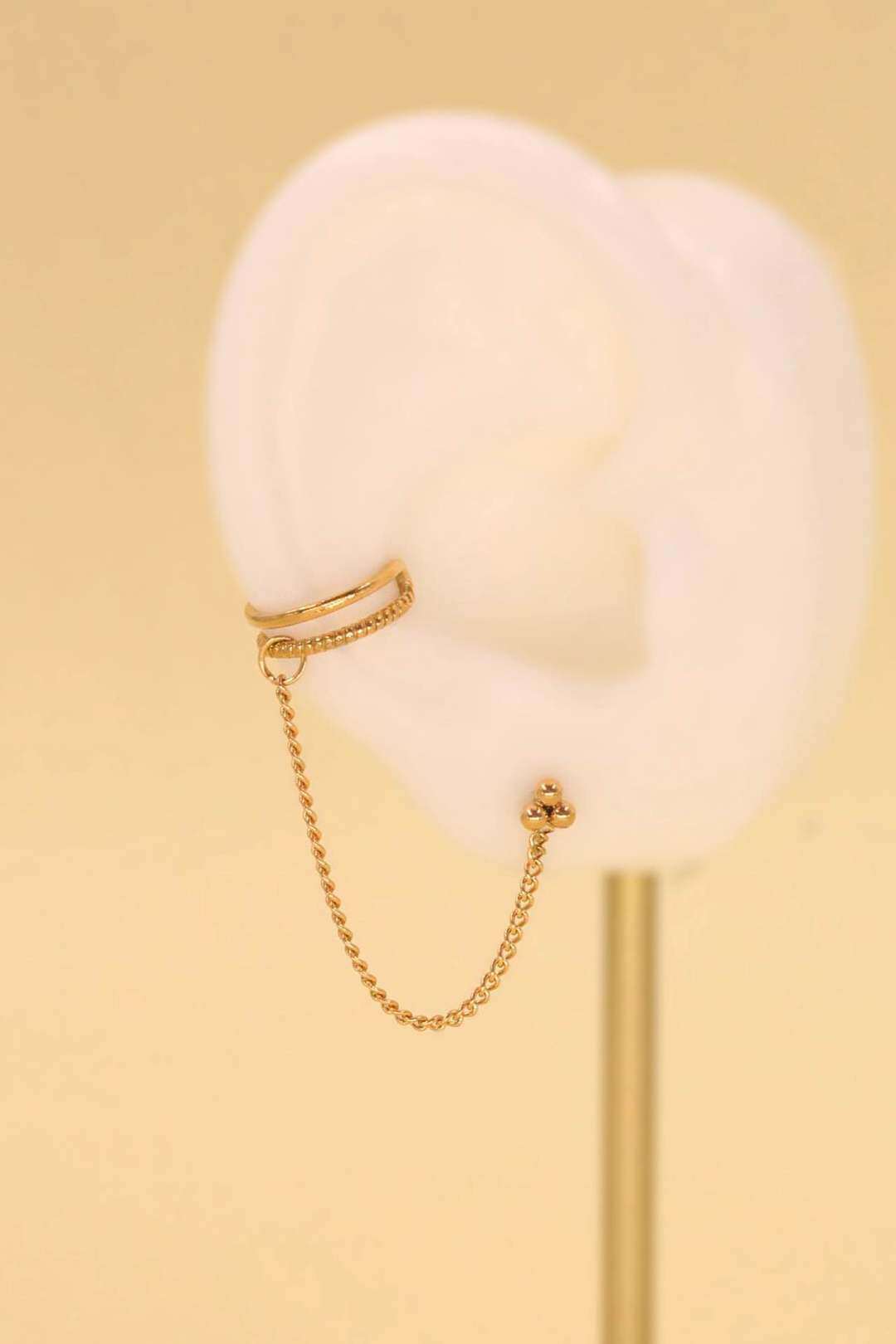 Grossiste MAISON OKAMI - Boucle d'oreille en acier inoxydable avec chaîne et motif délicat