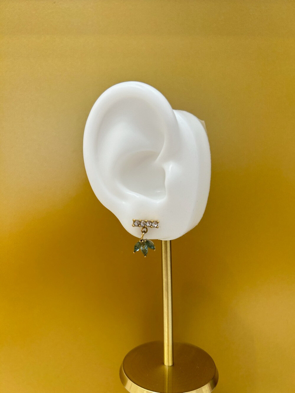 Grossiste MAISON OKAMI - Boucles d’oreilles pendantes ornées de cristaux