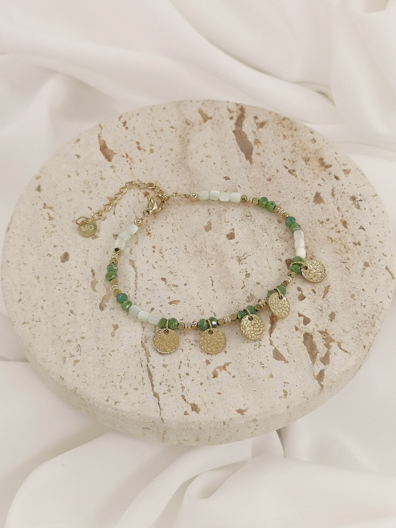 Grossiste MAISON OKAMI - Bracelet perlé avec pendentifs martelés
