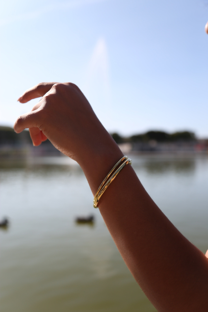 Wholesaler MAISON OKAMI - Duo of golden brass bangle bracelets - Minimalist elegance by Maison Okami