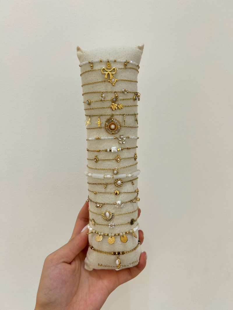 Grossiste MAISON OKAMI - Collection de 20 bracelets fins avec pendentifs