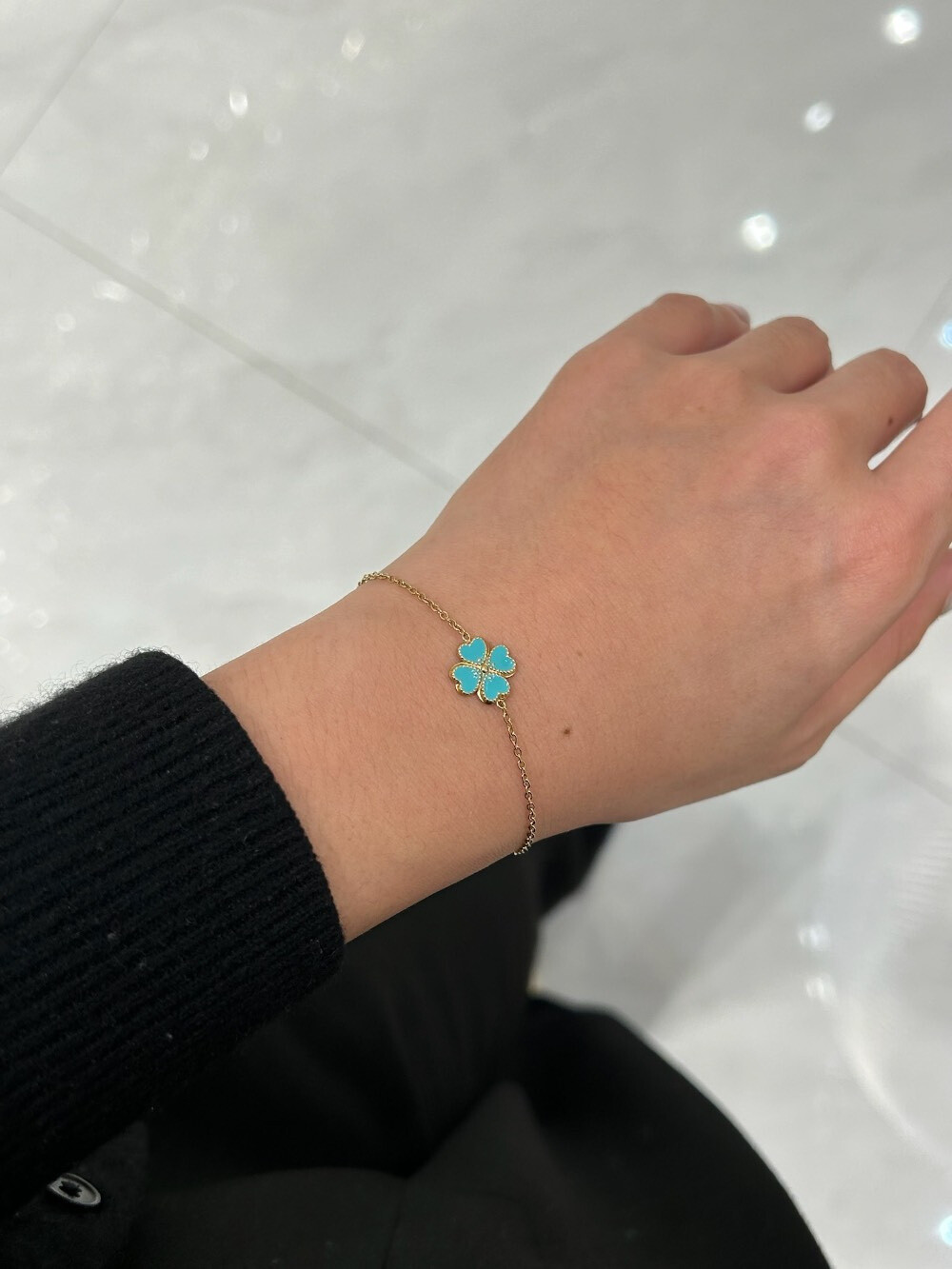 Grossiste MAISON OKAMI - Bracelets délicats à pendentif fleur émaillé