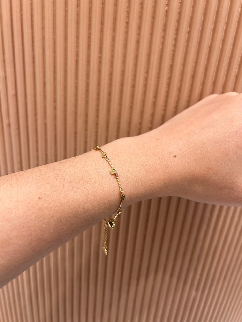 Wholesaler MAISON OKAMI - Thin bracelet with geometric pendants