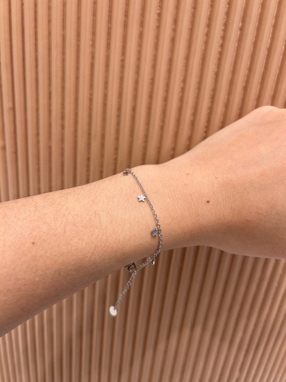 Wholesaler MAISON OKAMI - Thin bracelet with star pendants