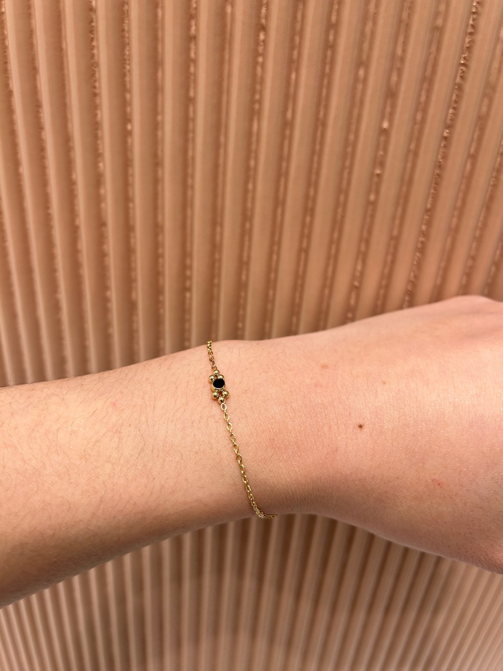 Wholesaler MAISON OKAMI - Thin bracelet with set central stone