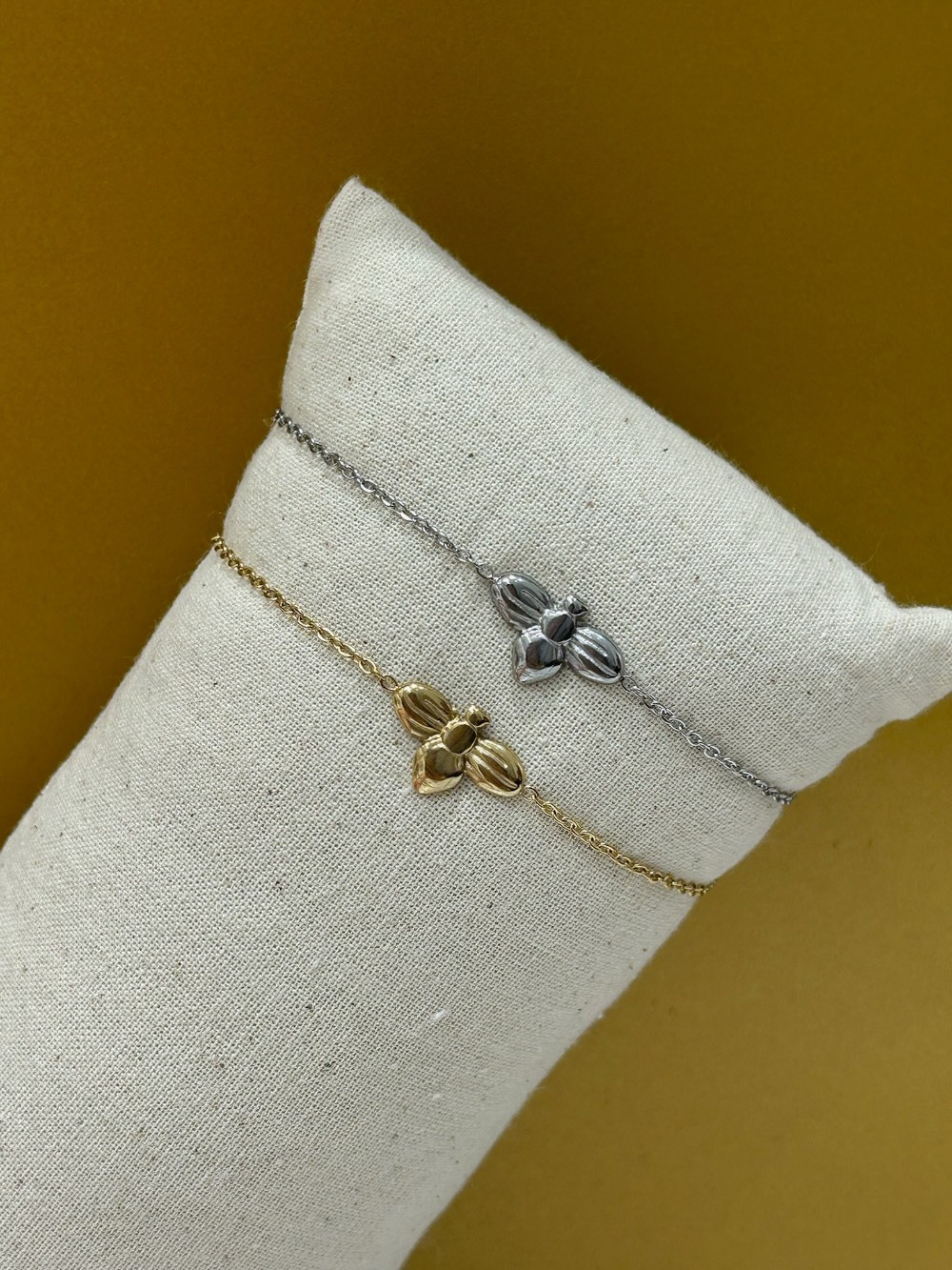 Wholesaler MAISON OKAMI - Thin bracelet with bee pendant