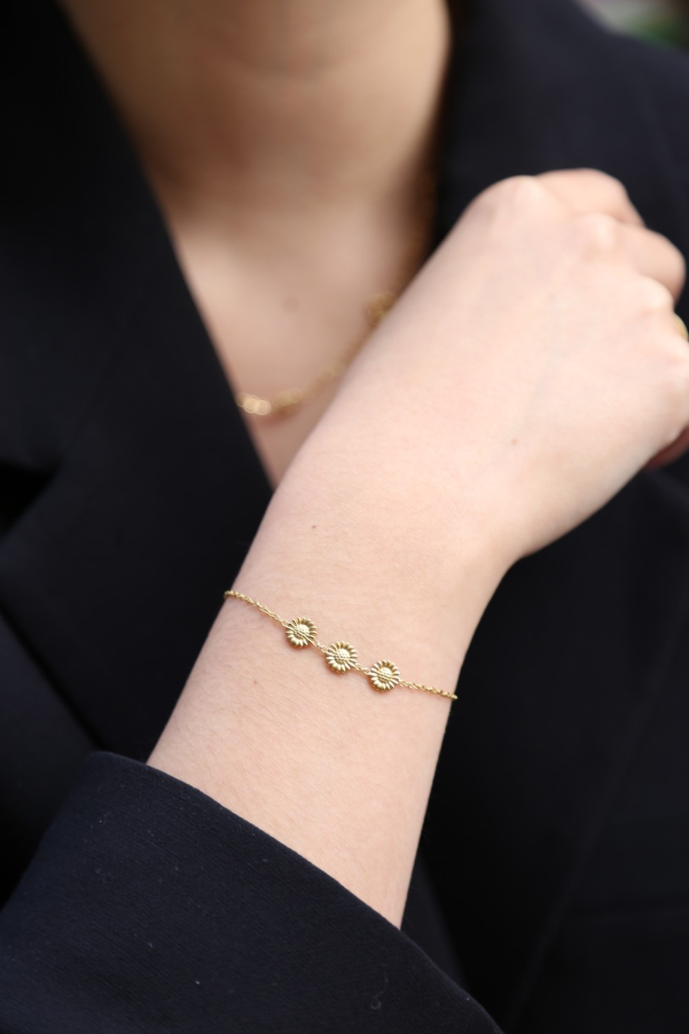 Grossiste MAISON OKAMI - Bracelet délicat à trois pendentifs ronds