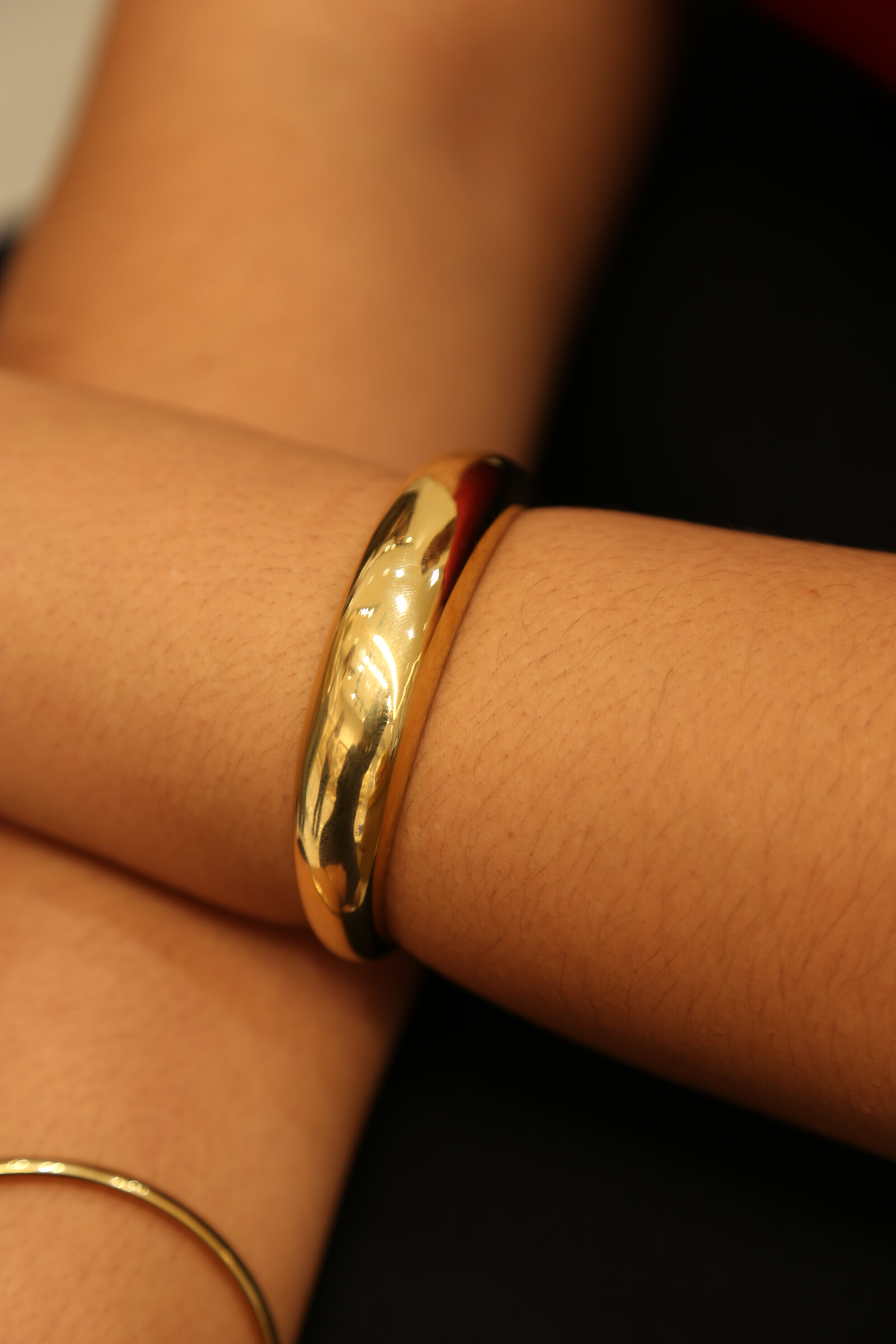 Grossista MAISON OKAMI - Bracciale sottile in resina con design minimalista